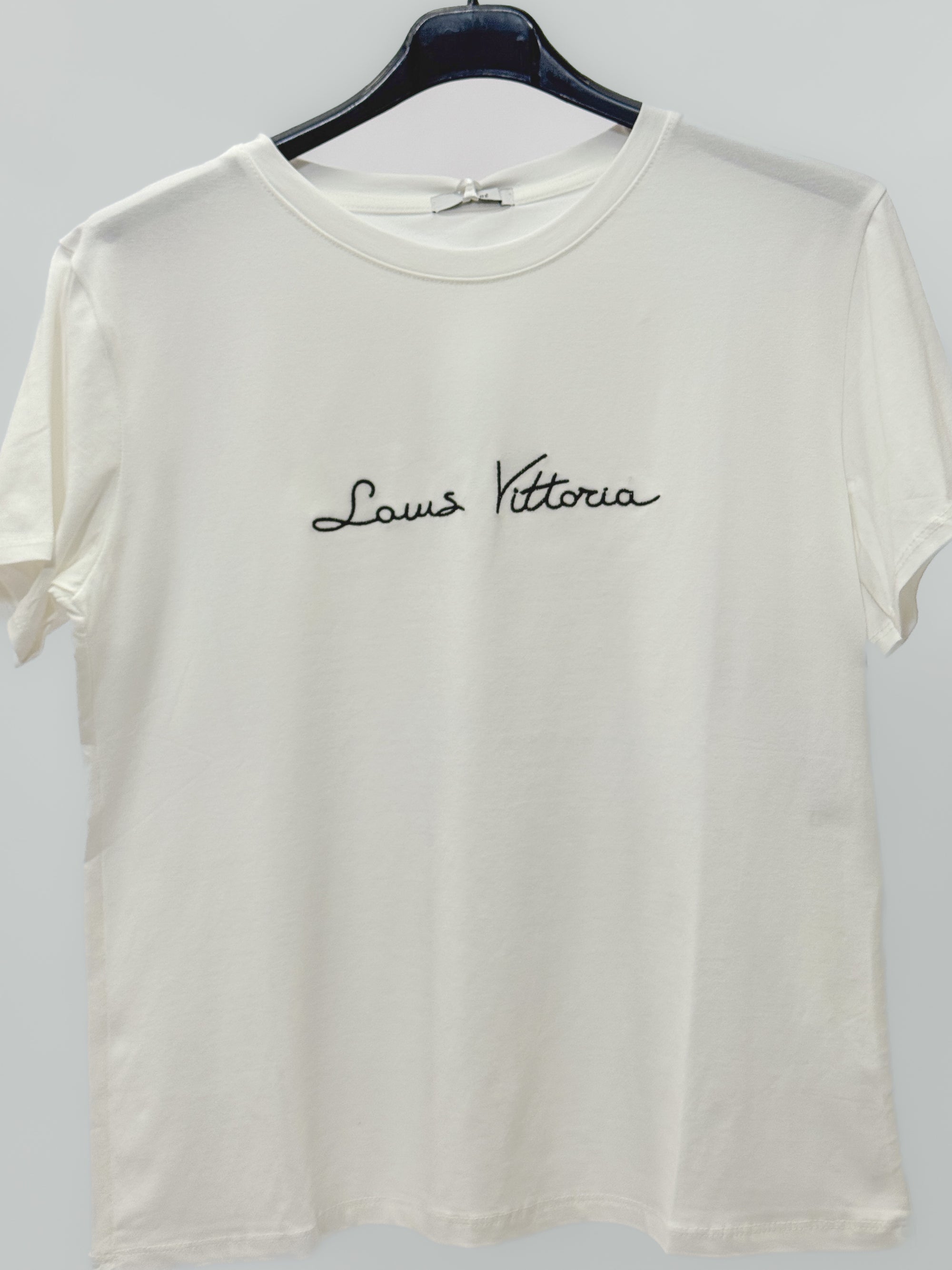 T-Shirt con Scritta Ricamata Louis Vittoria