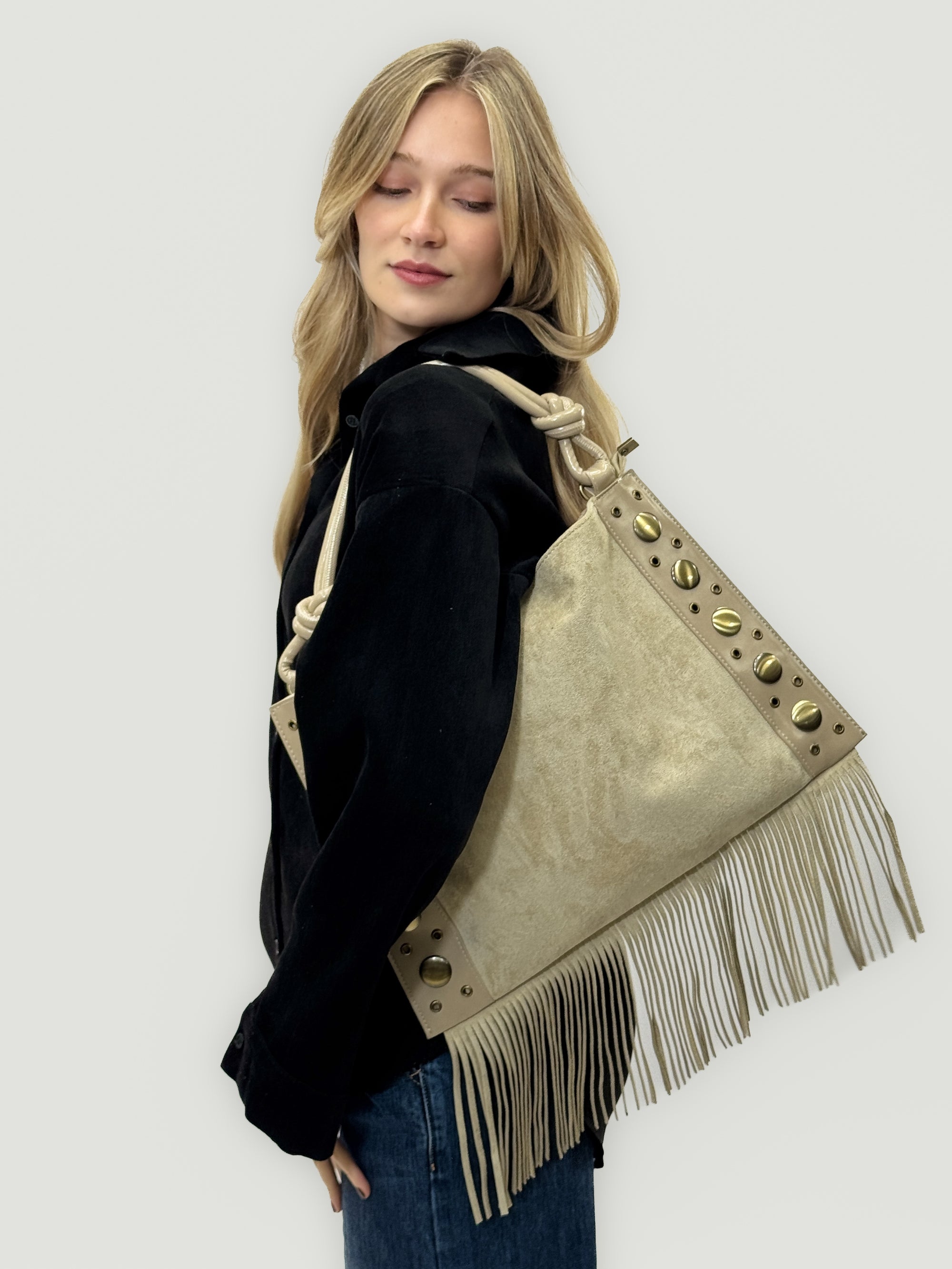 Borsa a Spalla con Frange e Borchie in Ecopelle – Stile Western Chic