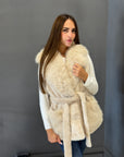 Gilet in ecopelliccia marrone con cintura