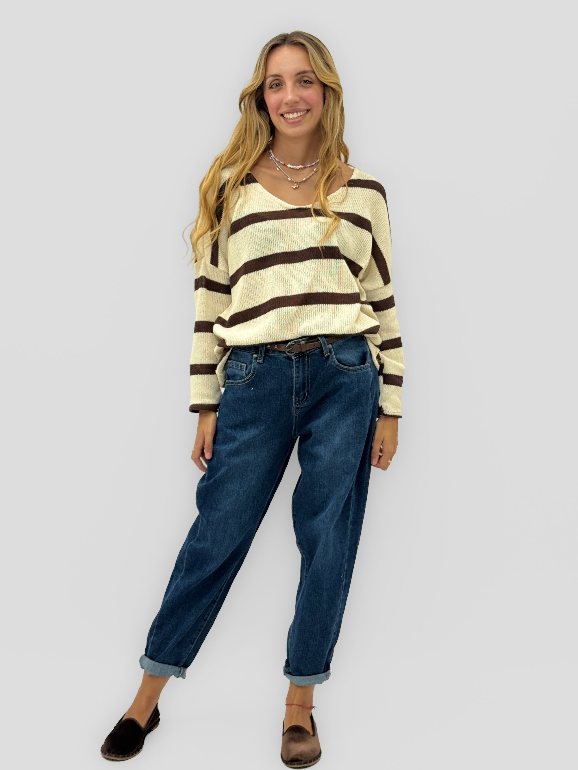 Jeans donna balloon fit con cintura borchiata