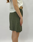 Pantaloncini con cintura in paglia
