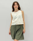Pantaloncini con cintura in paglia