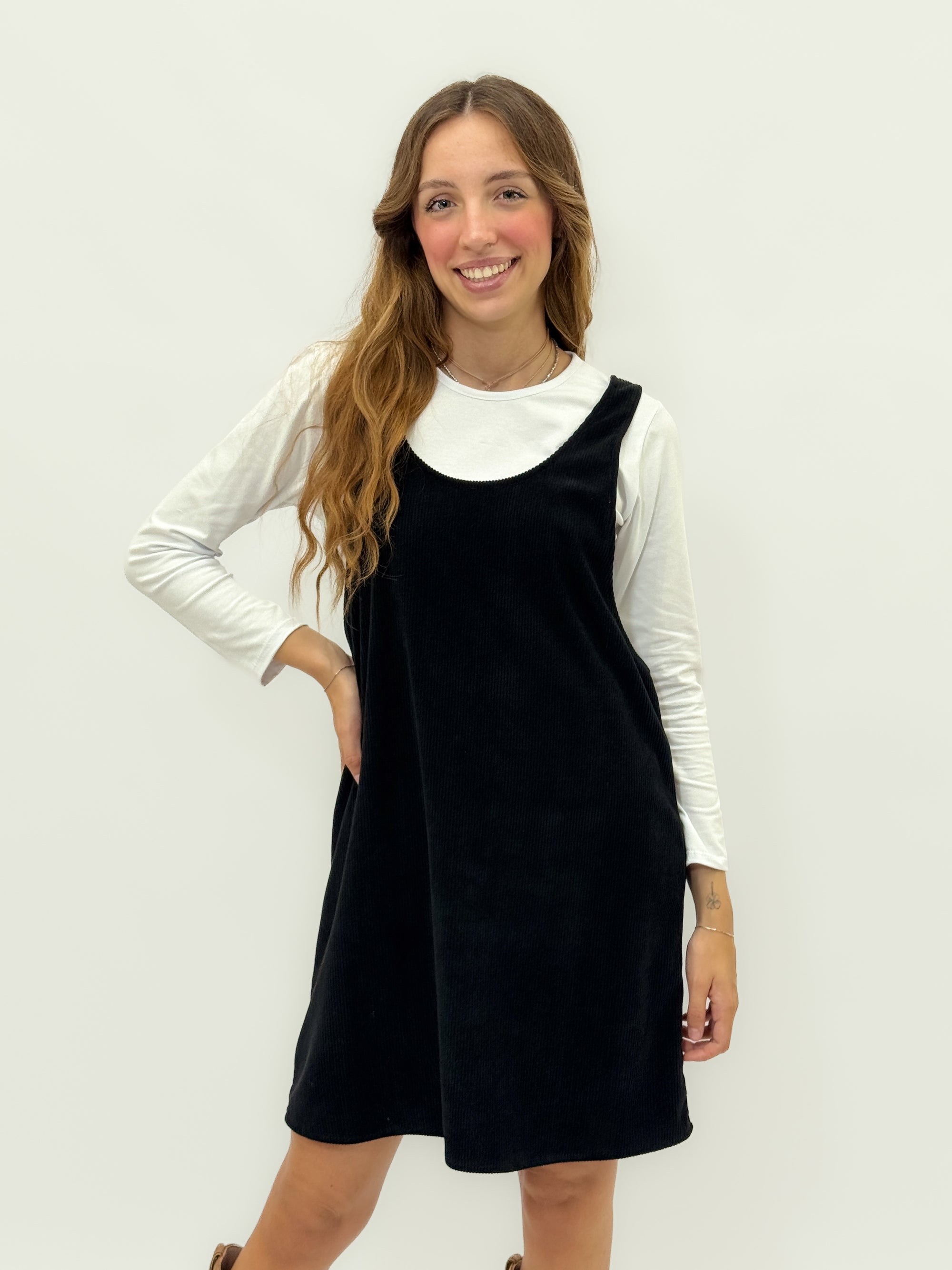 Abito con salopette in suede