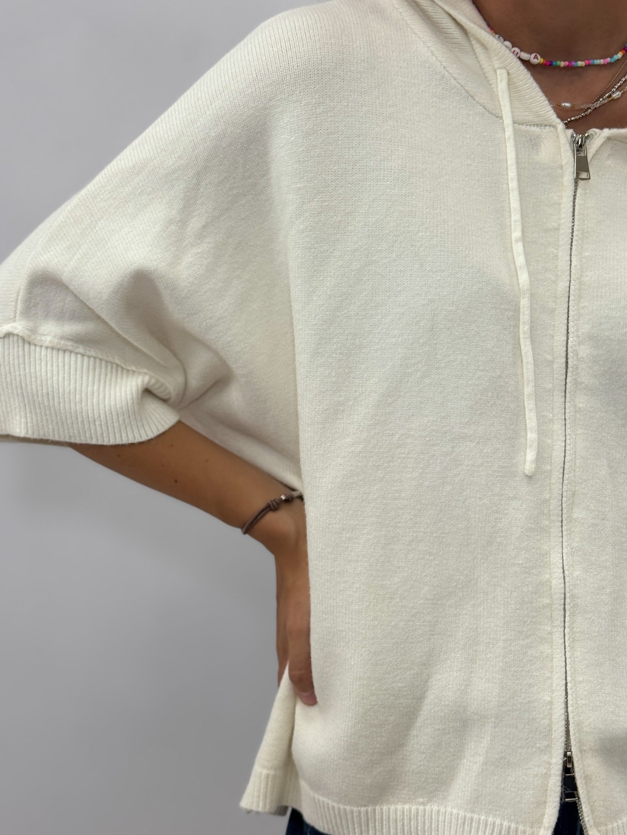 Cardigan donna con cappuccio, zip e fondo asimmetrico