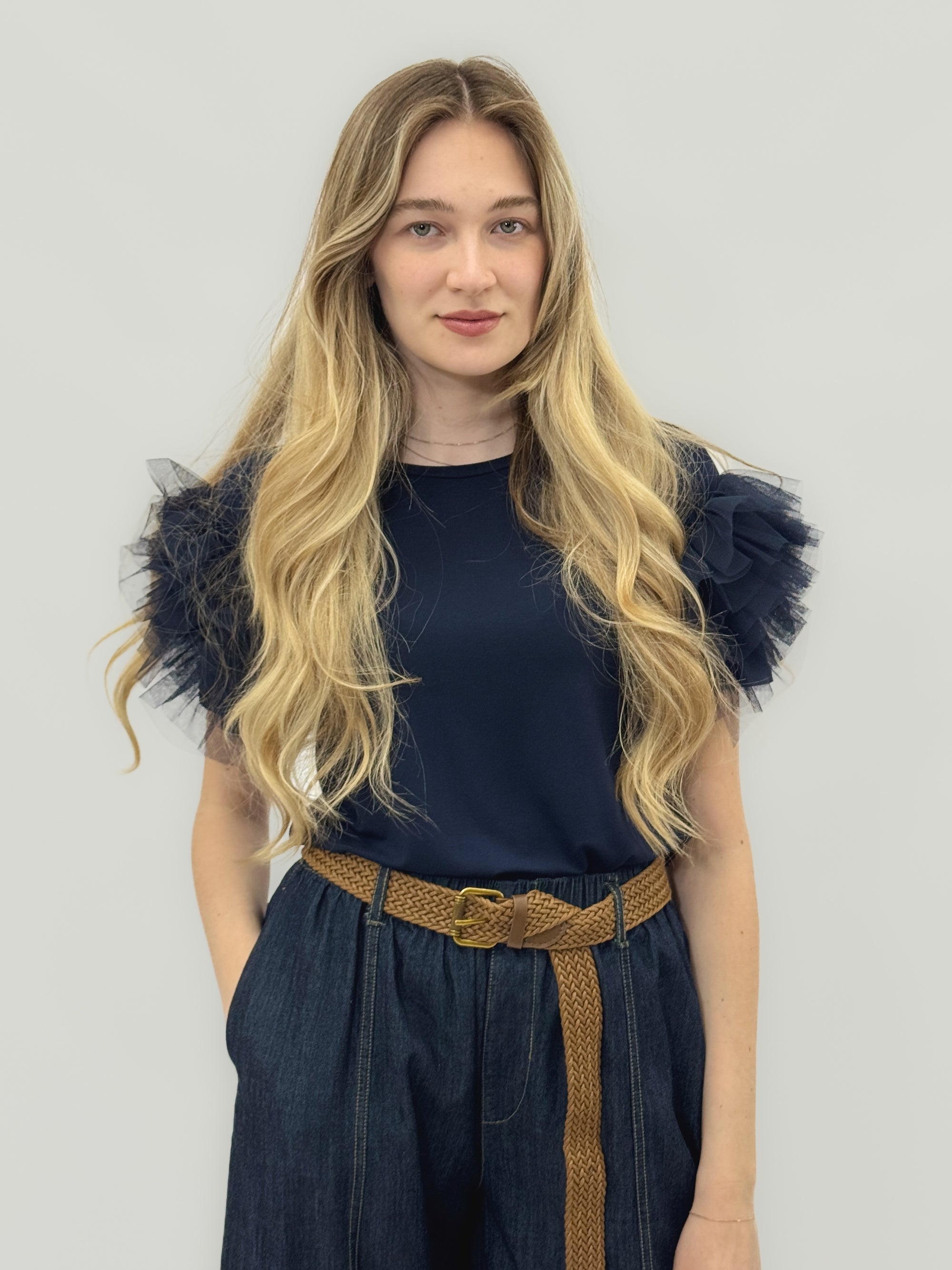 T-Shirt con Maniche in Tulle – Femminile e d’Impatto