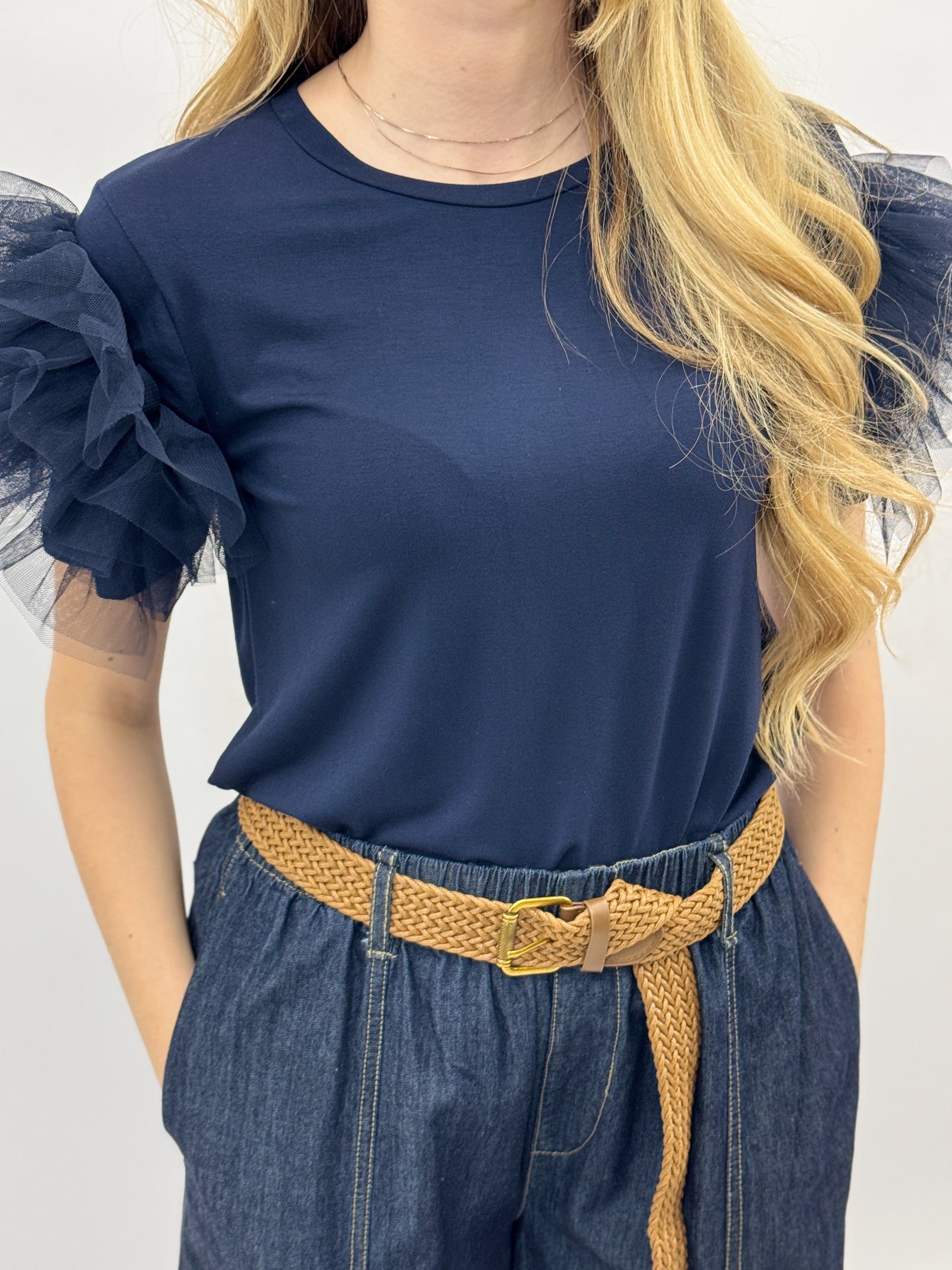 T-Shirt con Maniche in Tulle – Femminile e d’Impatto