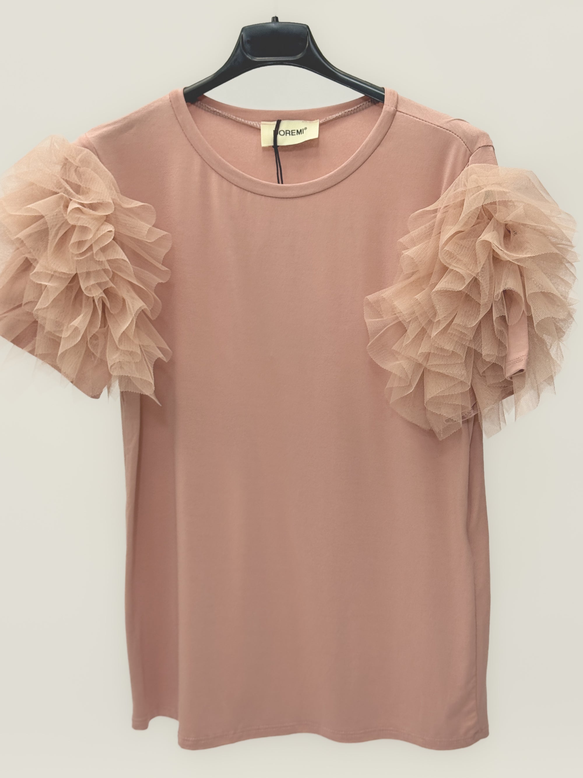 T-Shirt con Maniche in Tulle – Femminile e d’Impatto