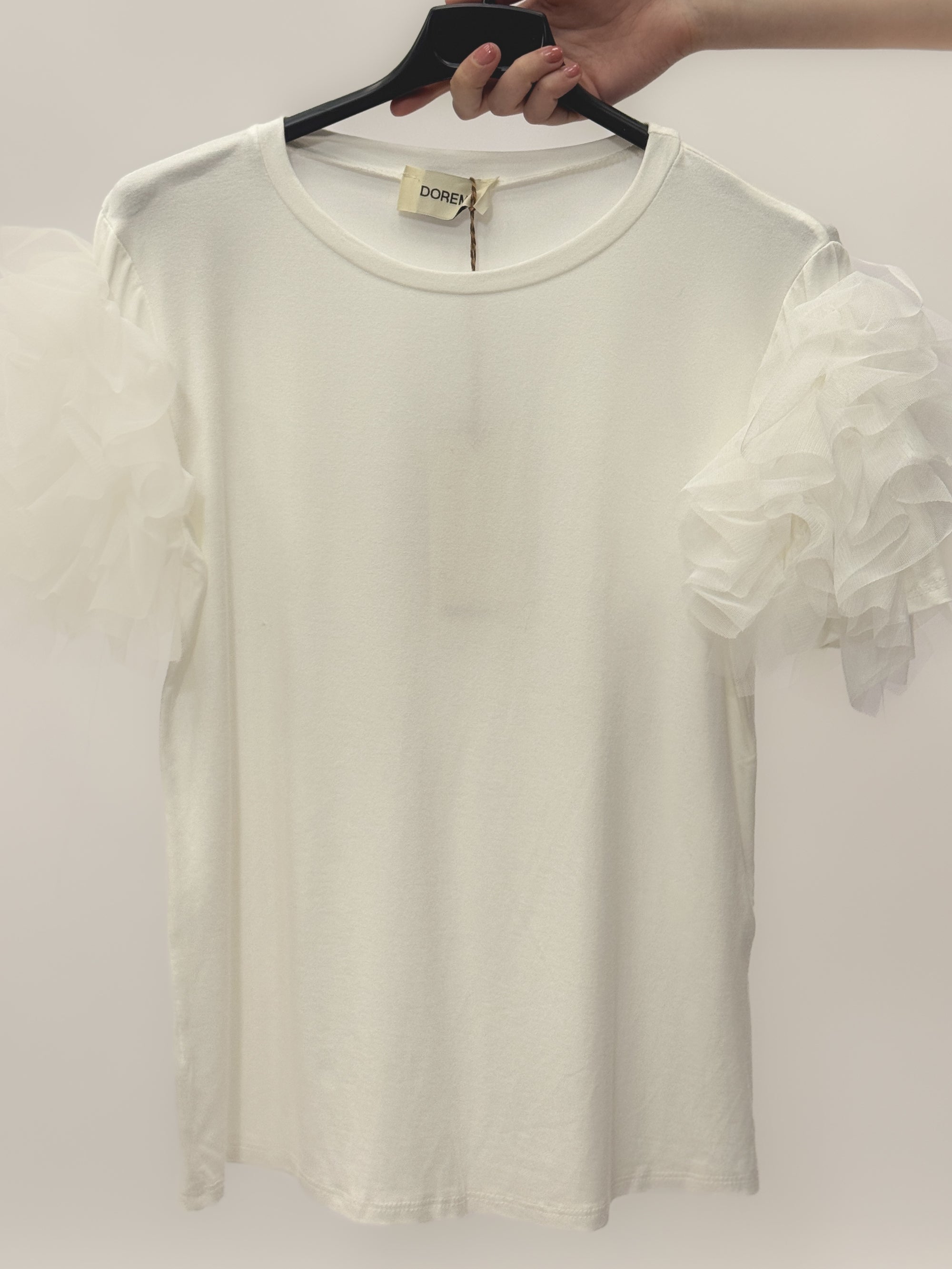 T-Shirt con Maniche in Tulle – Femminile e d’Impatto