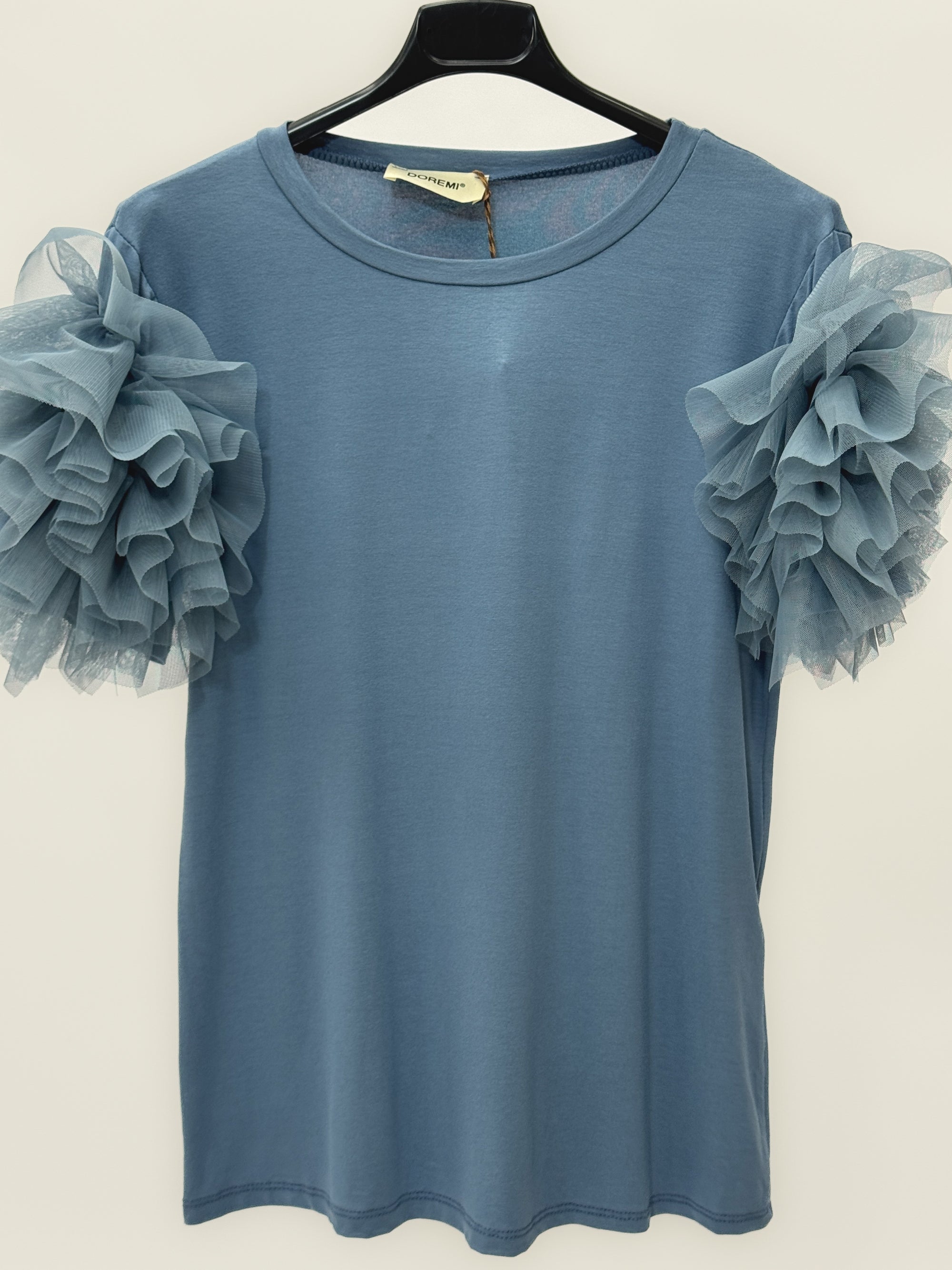 T-Shirt con Maniche in Tulle – Femminile e d’Impatto