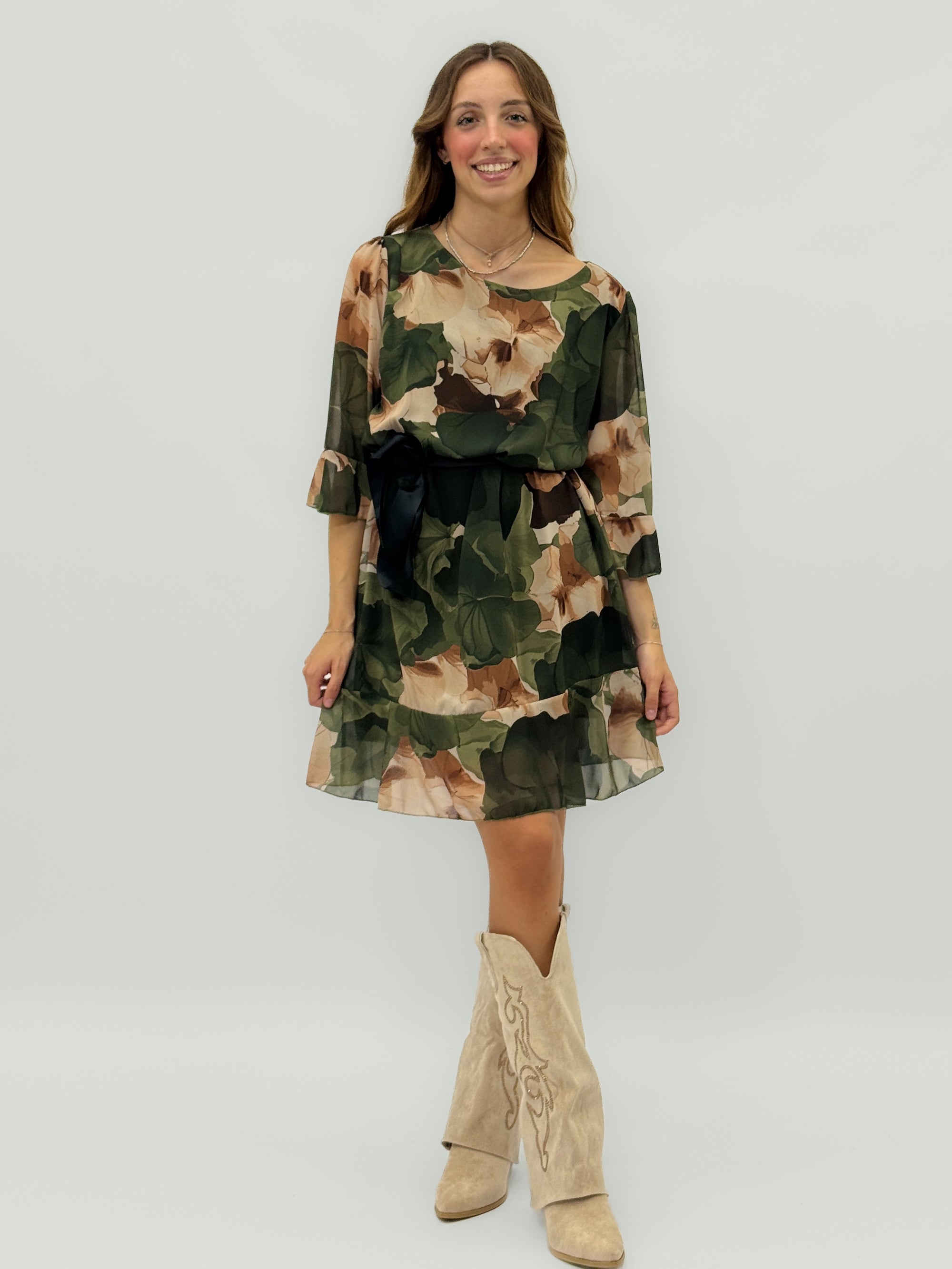 Abito in chiffon a fiori con cintura in vita