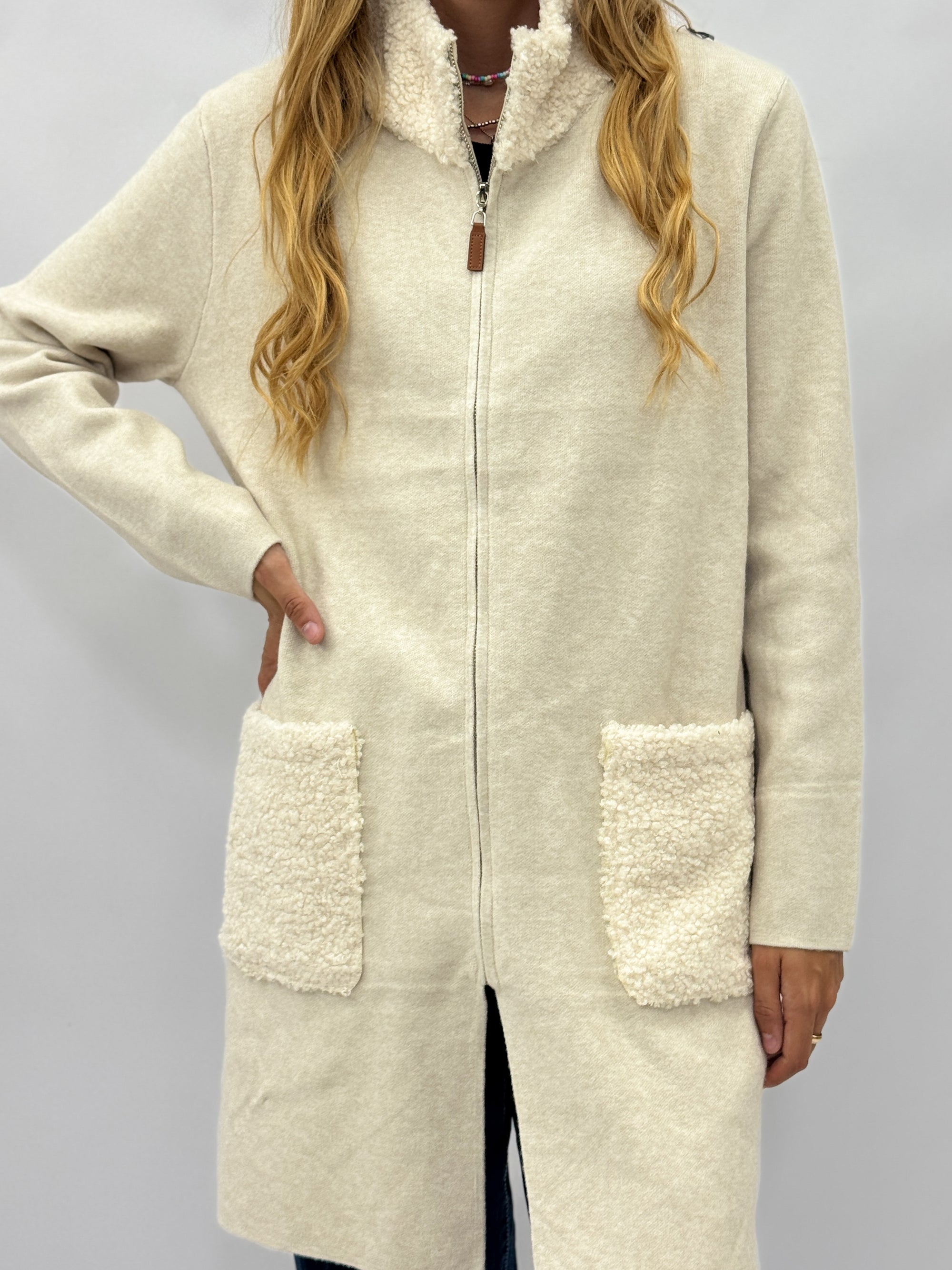 Cardigan lungo donna con zip e dettagli bouclé
