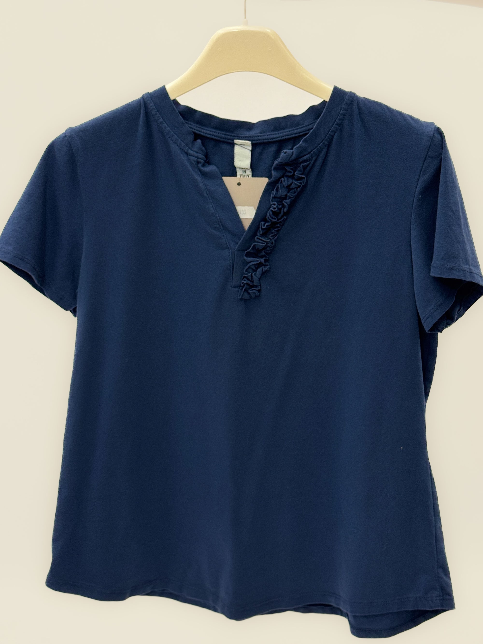 T-Shirt in Cotone con Dettaglio Arricciato – Essenziale ma Ricercata