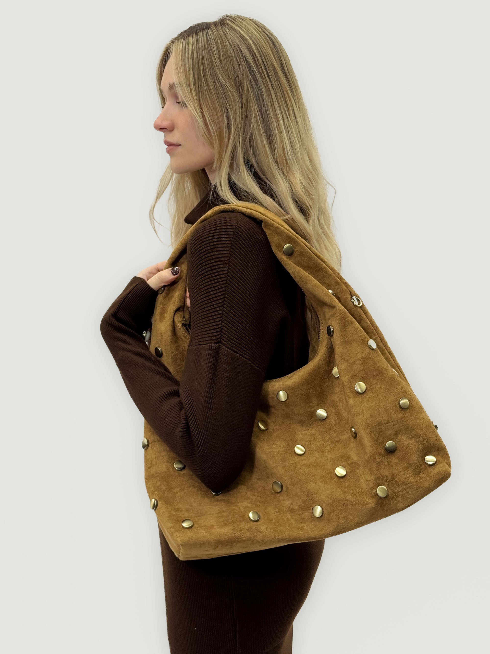 Borsa in ecopelle scamosciata con borchie glamour