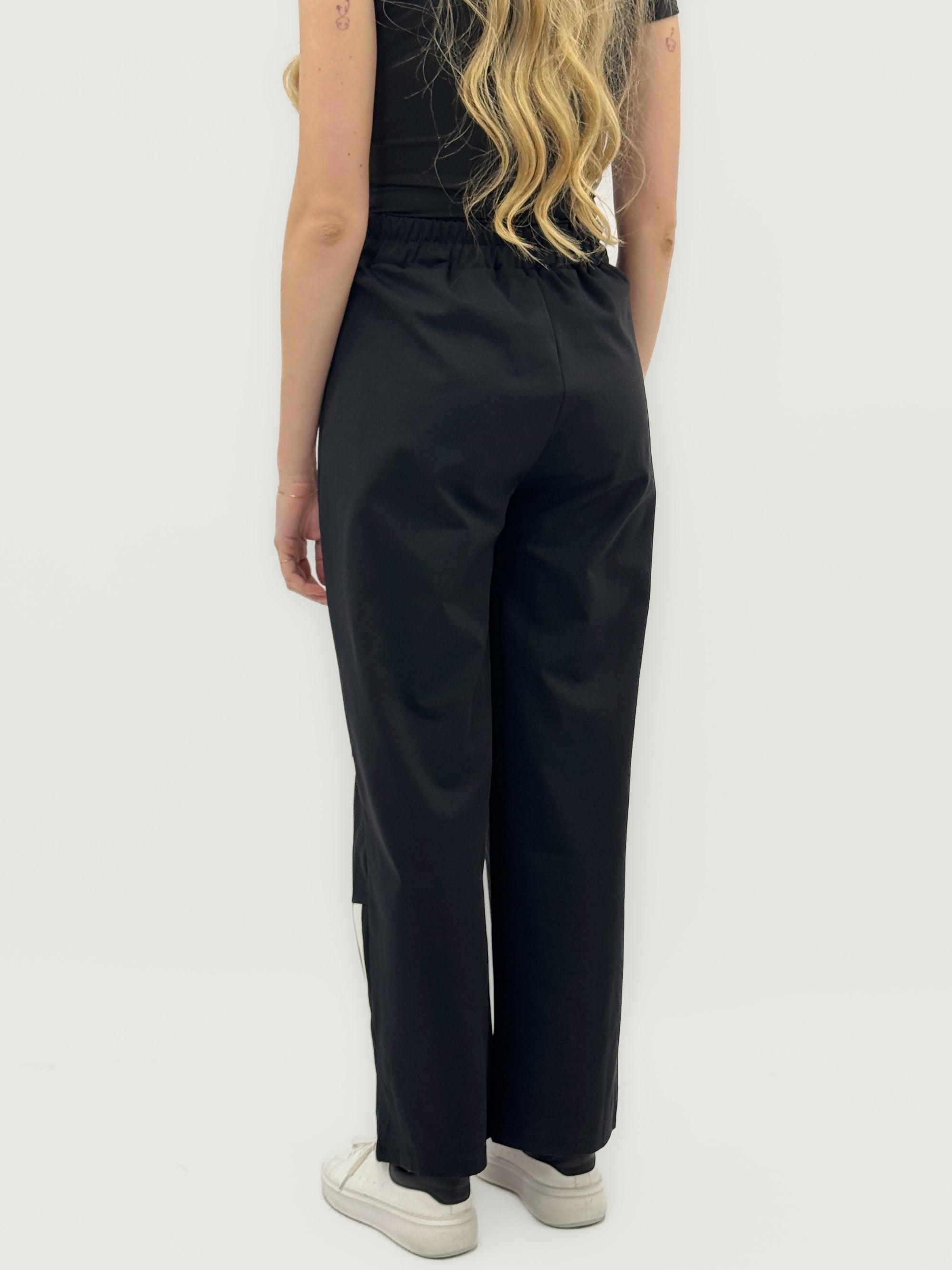 Pantaloni Sportivi con Bande Laterali – Comodi e Slancianti