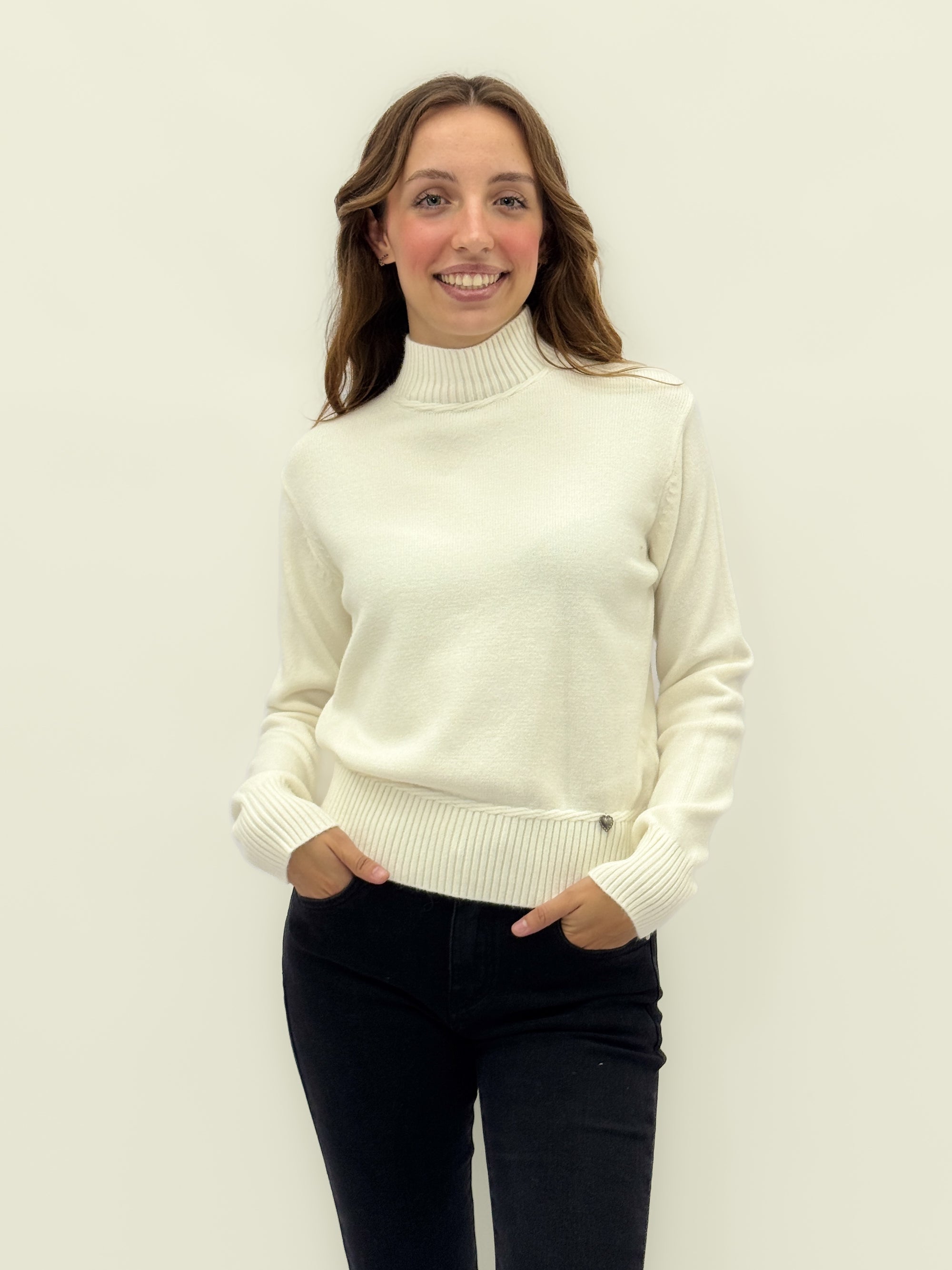 Maglione collo alto con costine sul fondo