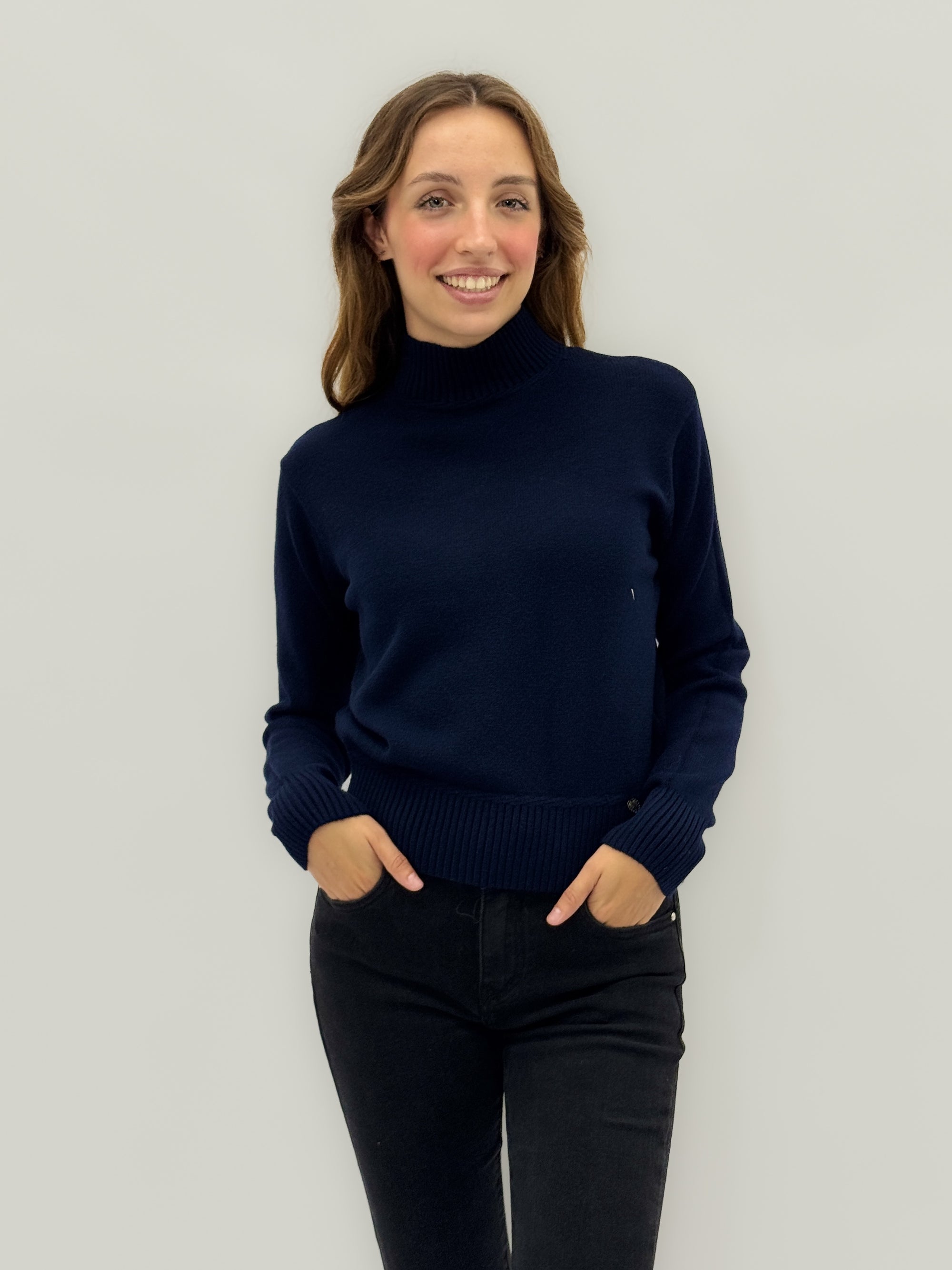 Maglione collo alto con costine sul fondo