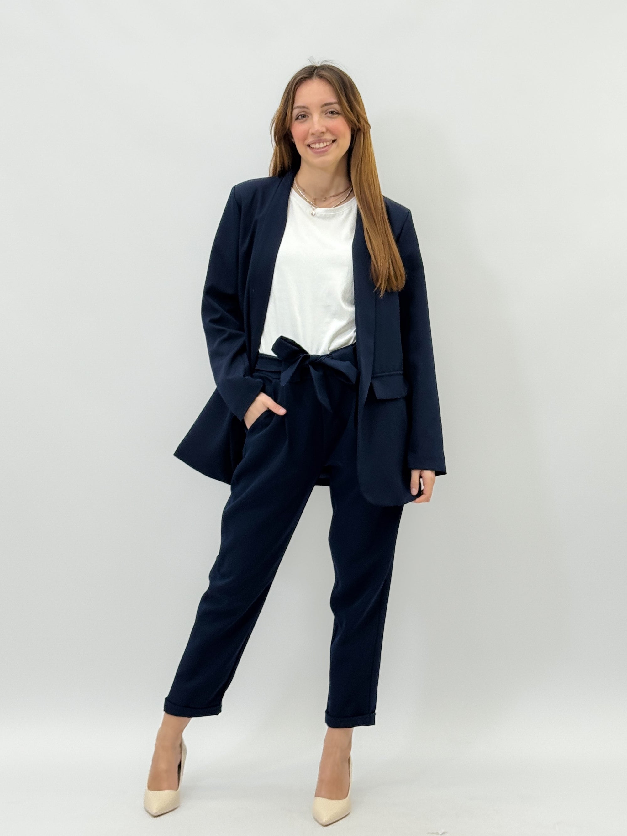 Completo giacca e pantalone con fiocco