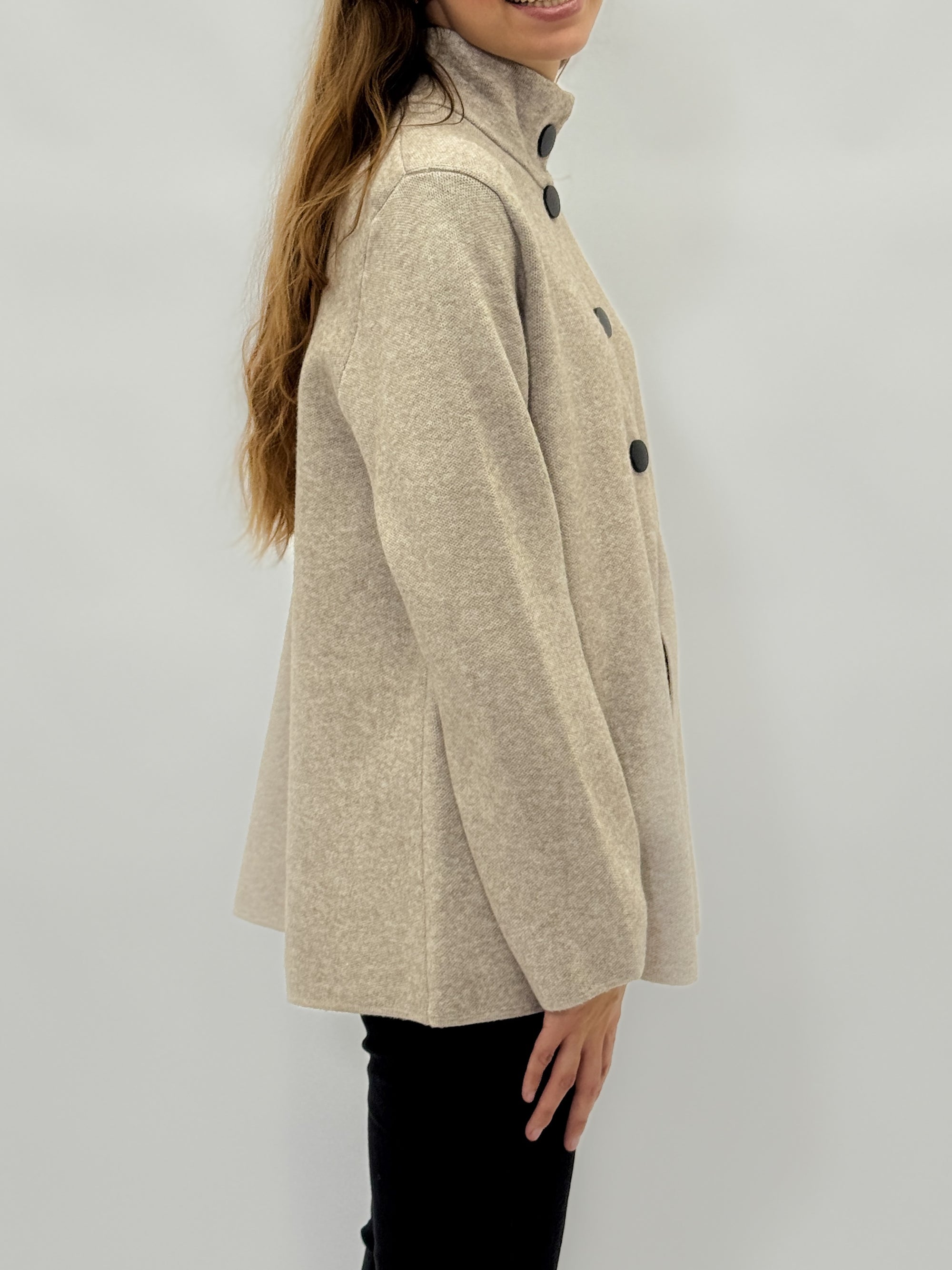 Giacca con collo alto e bottoni