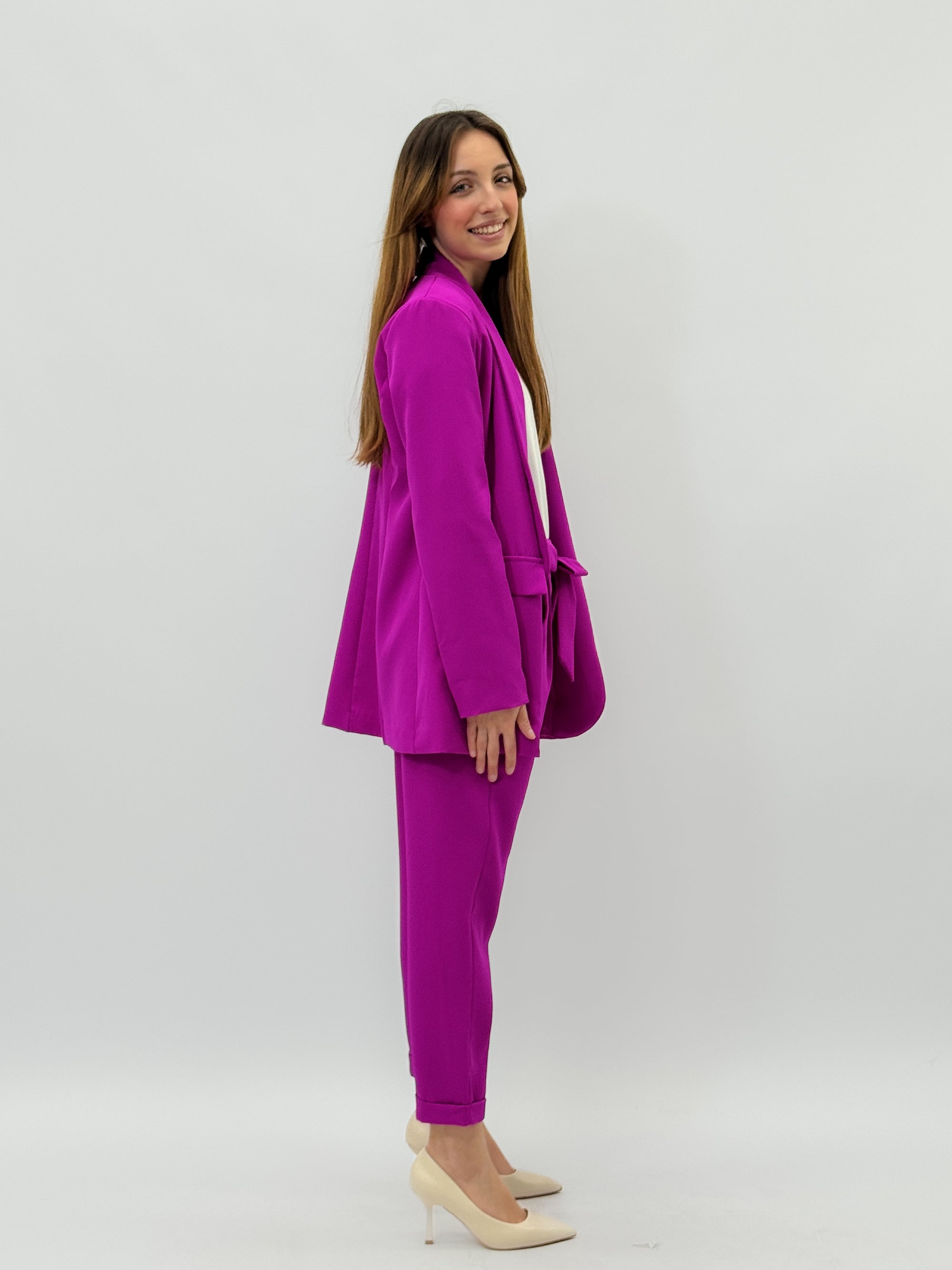 Completo giacca e pantalone con fiocco