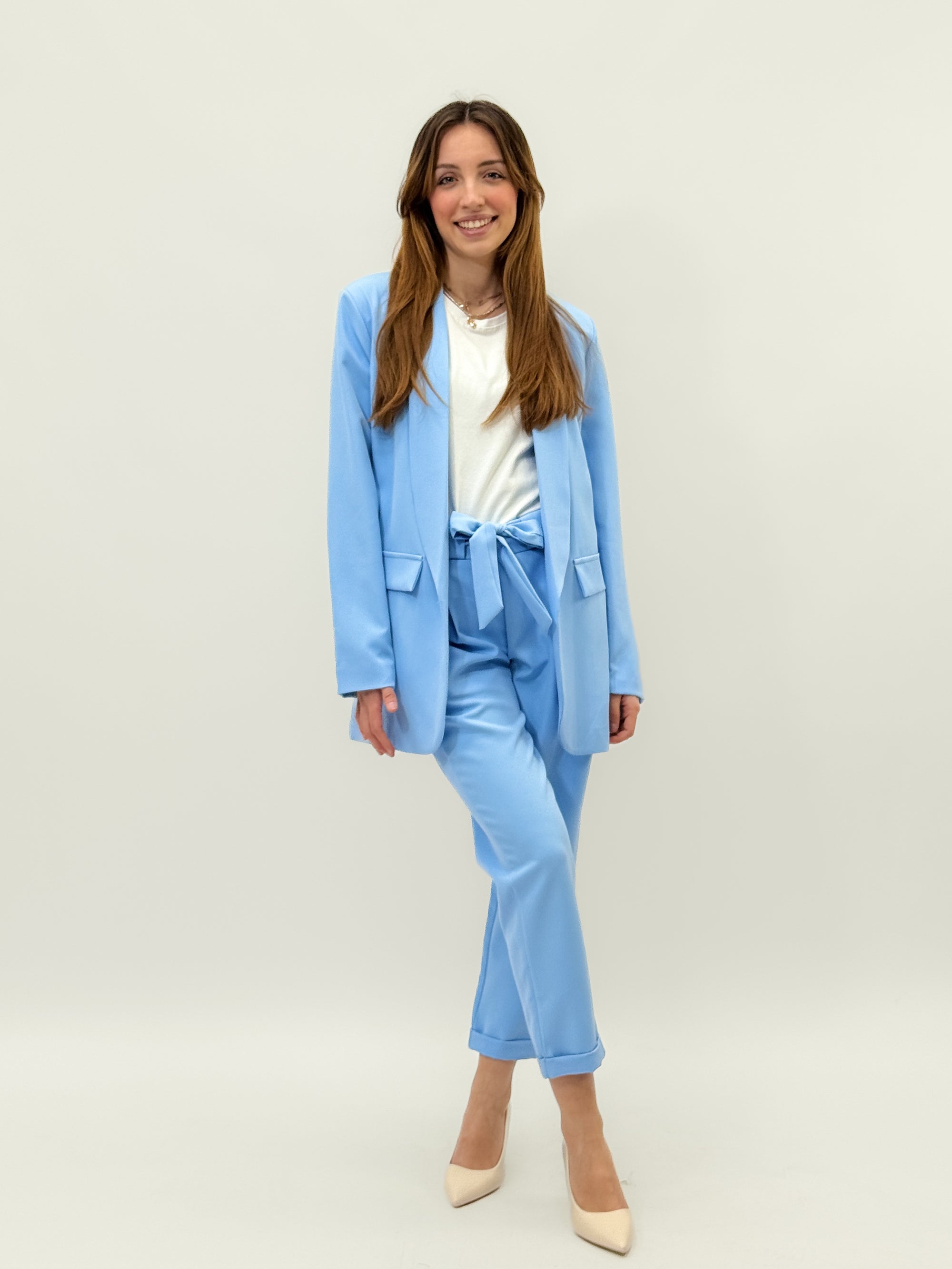 Completo giacca e pantalone con fiocco