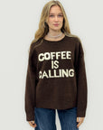 Maglione “COFFEE IS CALLING” – Morbido e Caldo