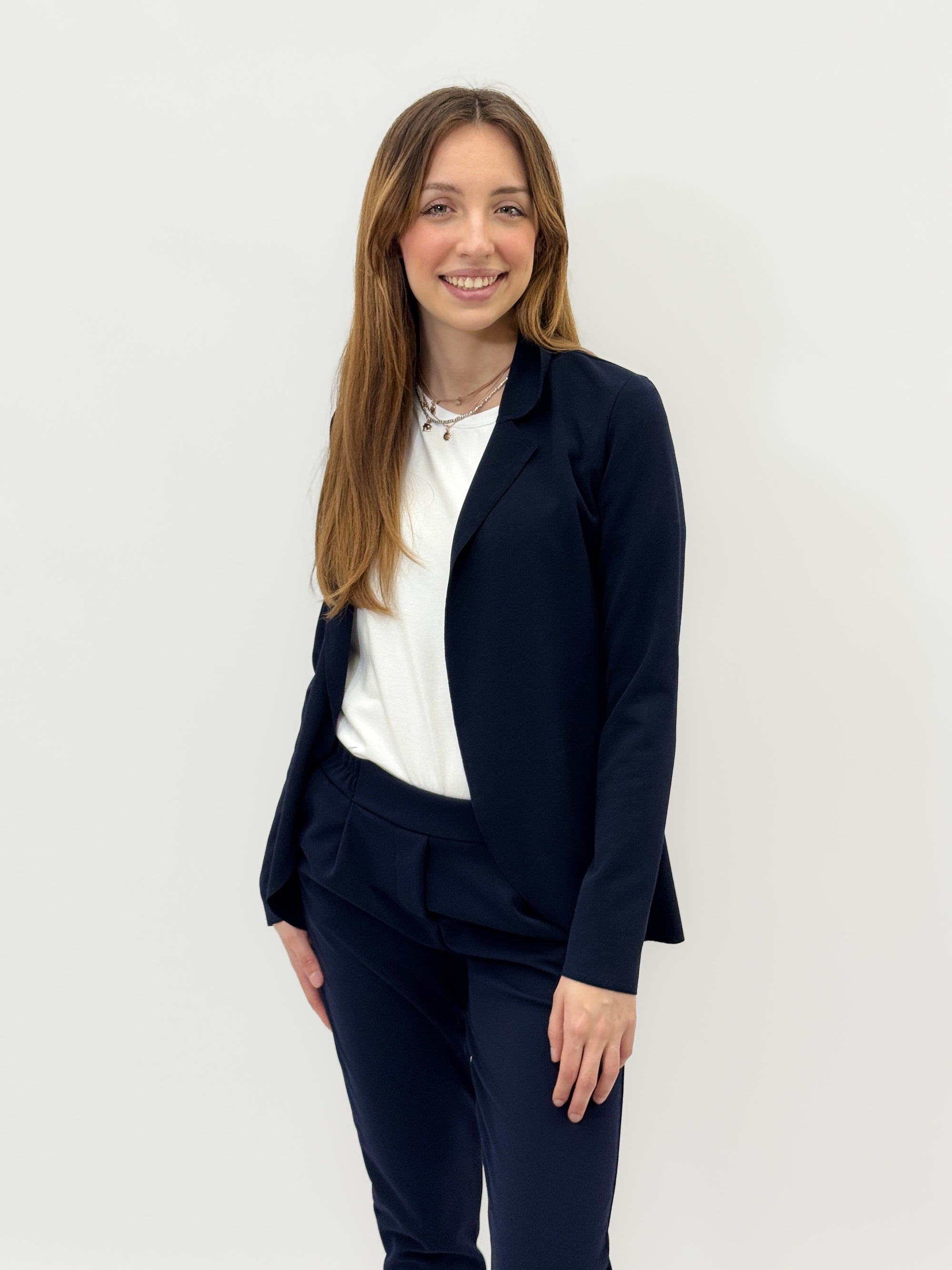 Pantaloni a sigaretta con svolta