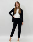 Pantaloni a sigaretta con svolta