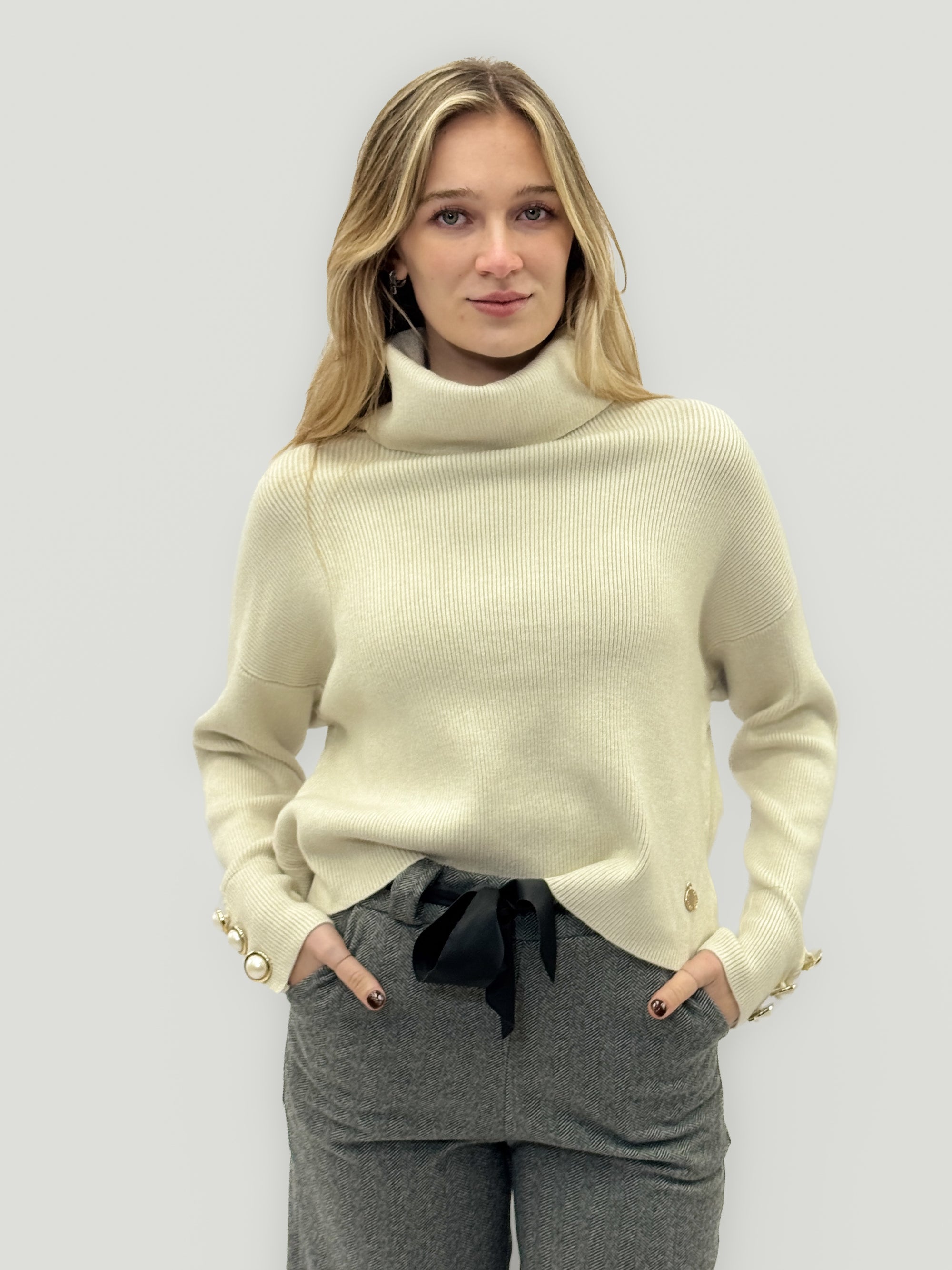 Dolcevita Soft Touch a Maglia Rasata – Eleganza e Comfort