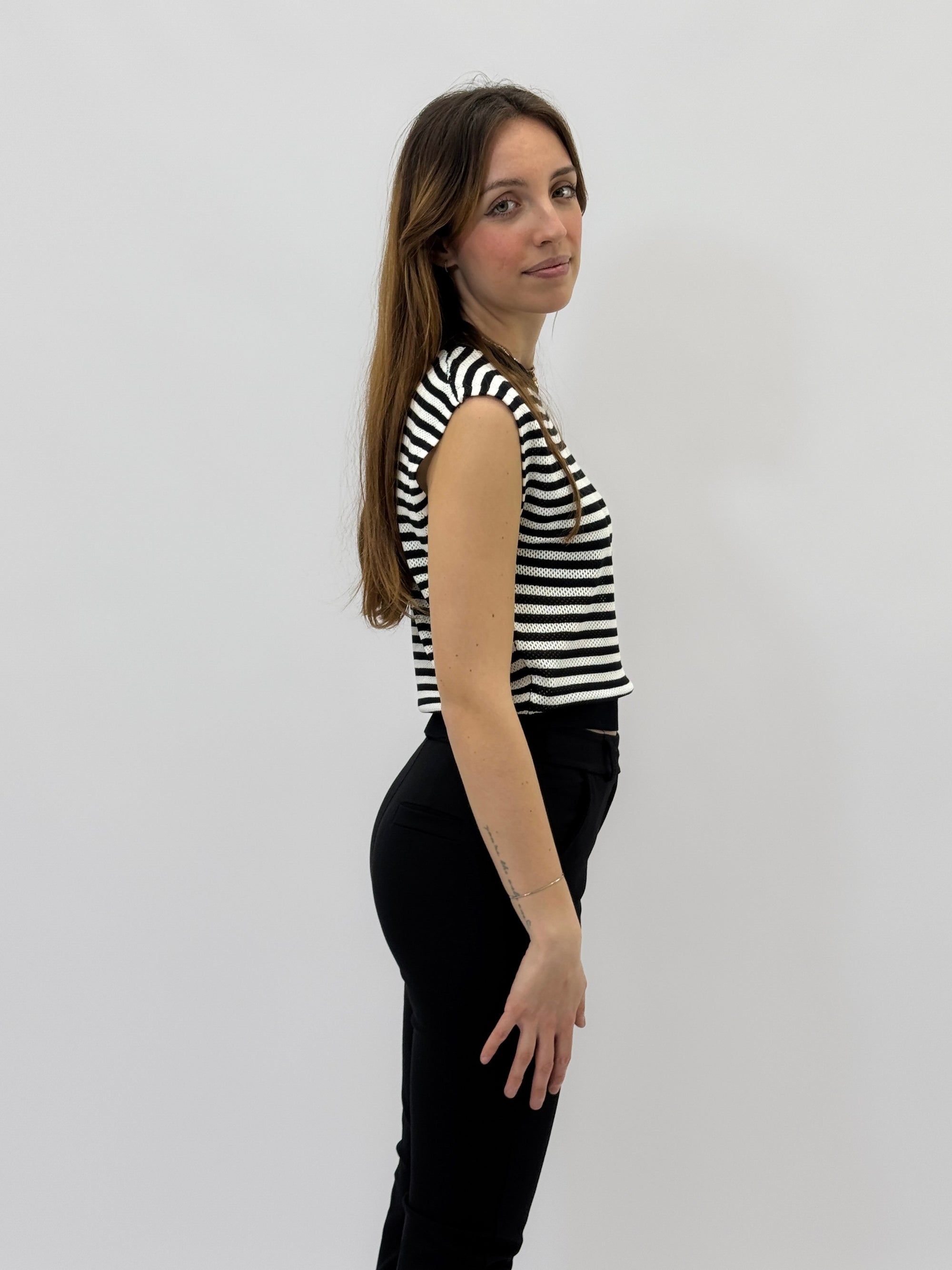 Maglia smanicata a righe