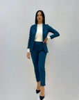 Pantaloni a sigaretta con svolta
