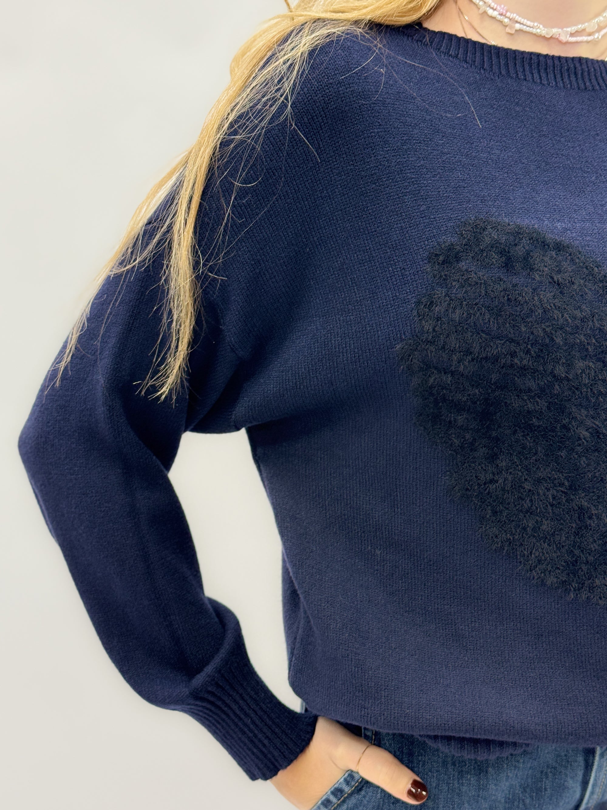 Maglione con cuore in peluche - Trendy e romantico