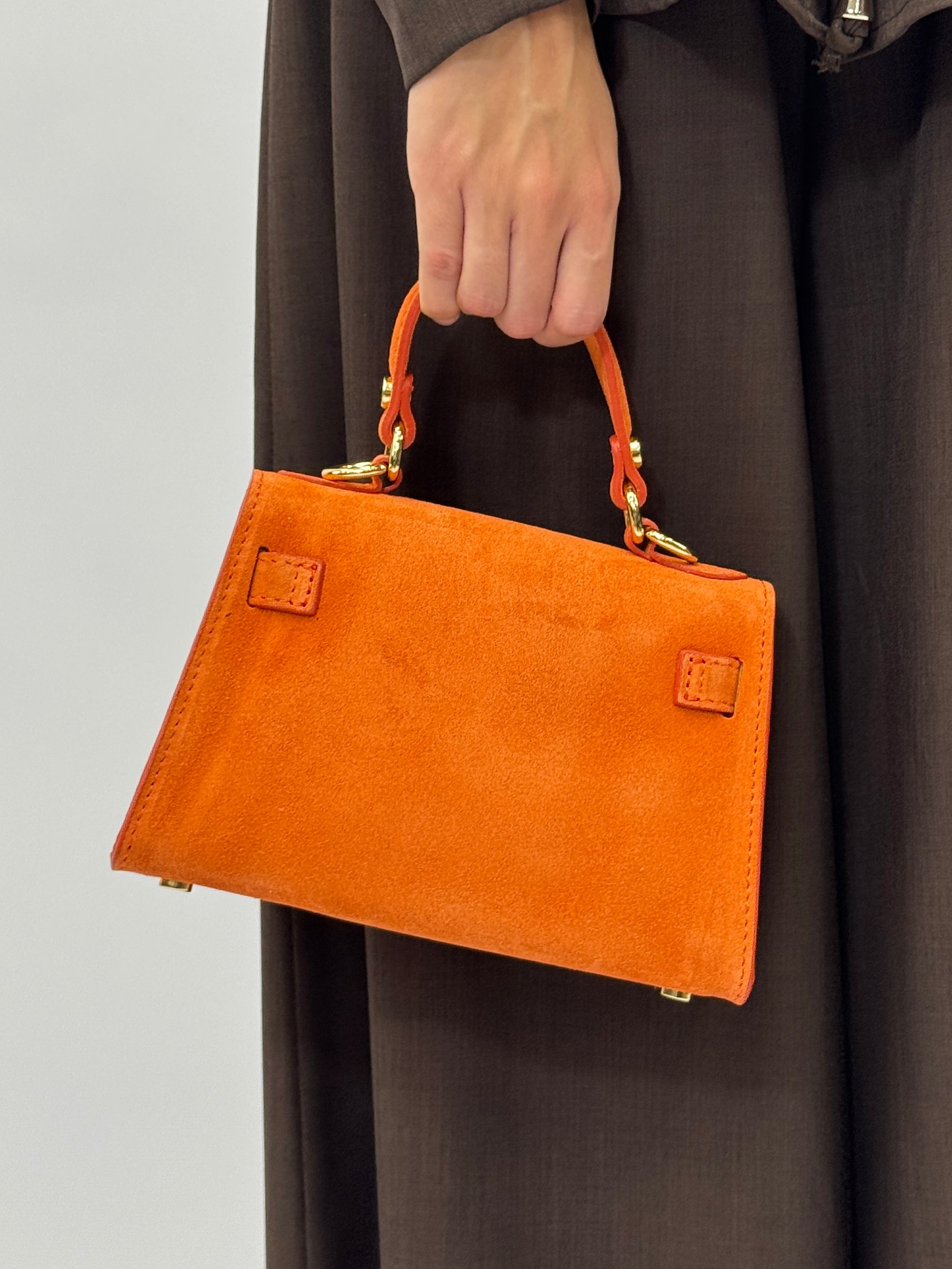 Mini bag a mano in vera pelle scamosciata con chiusura gioiello