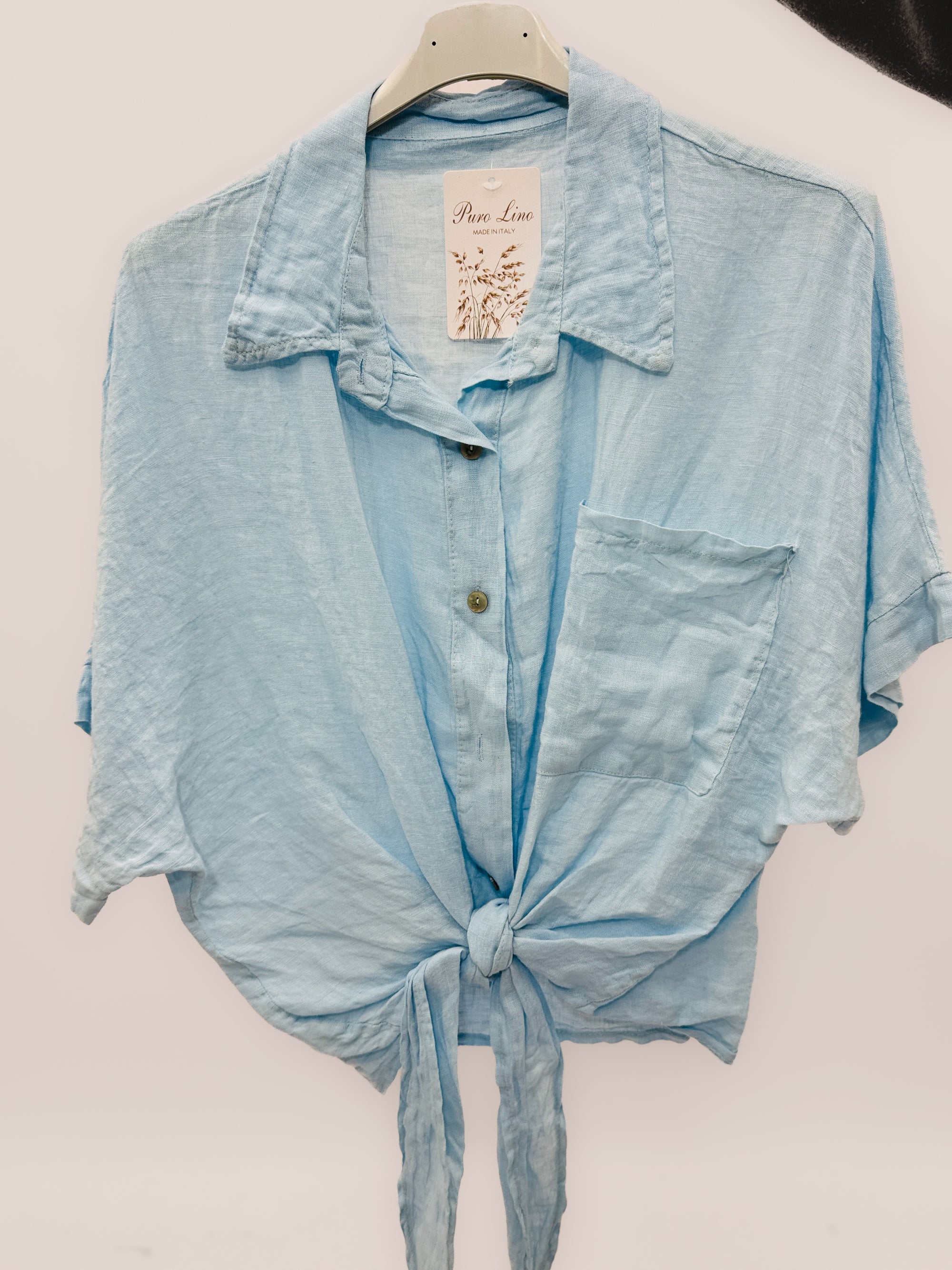 Camicia in lino con nodo frontale e maniche ampie
