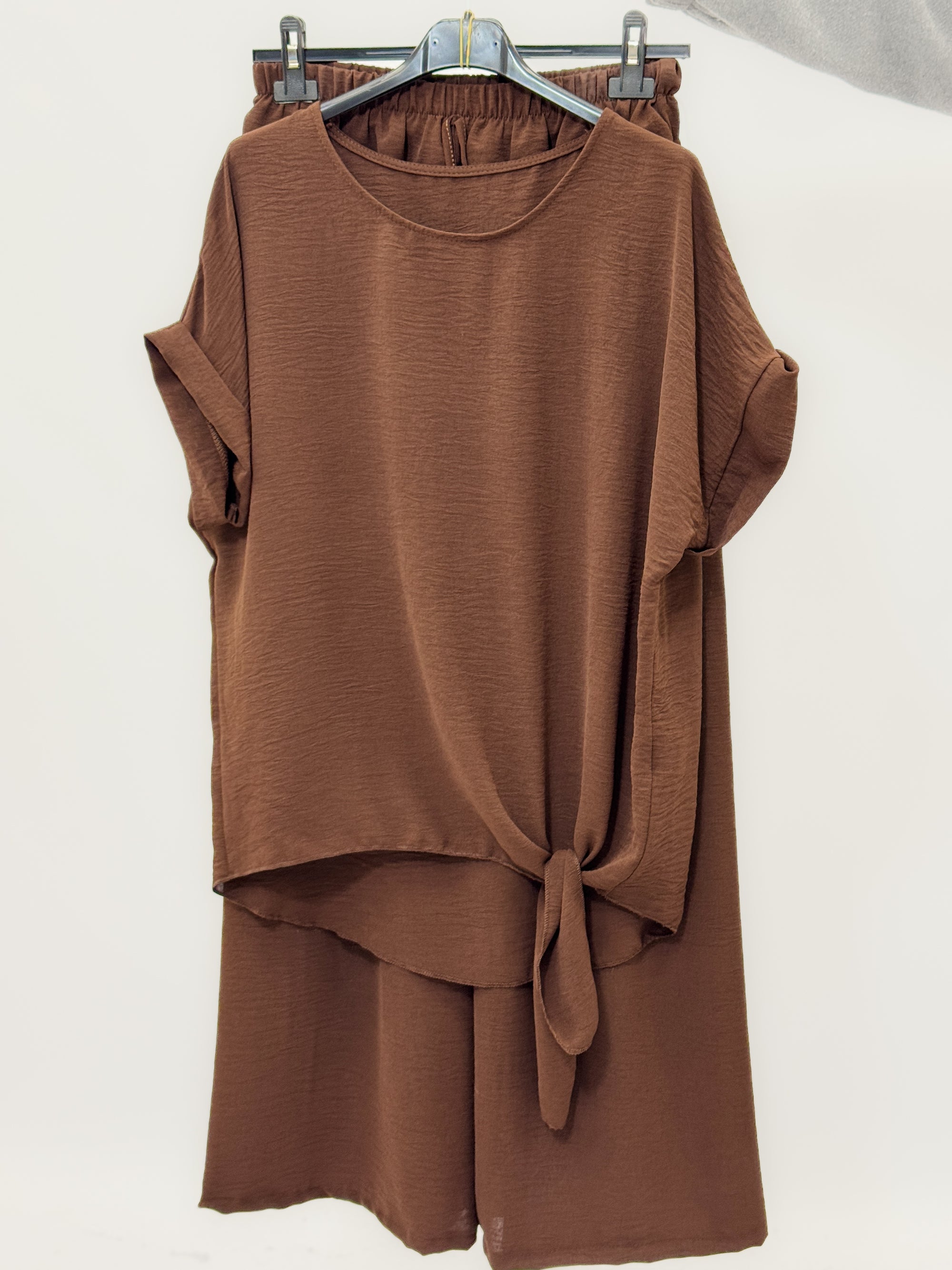 Completo morbido con pantaloni palazzo e top relaxed