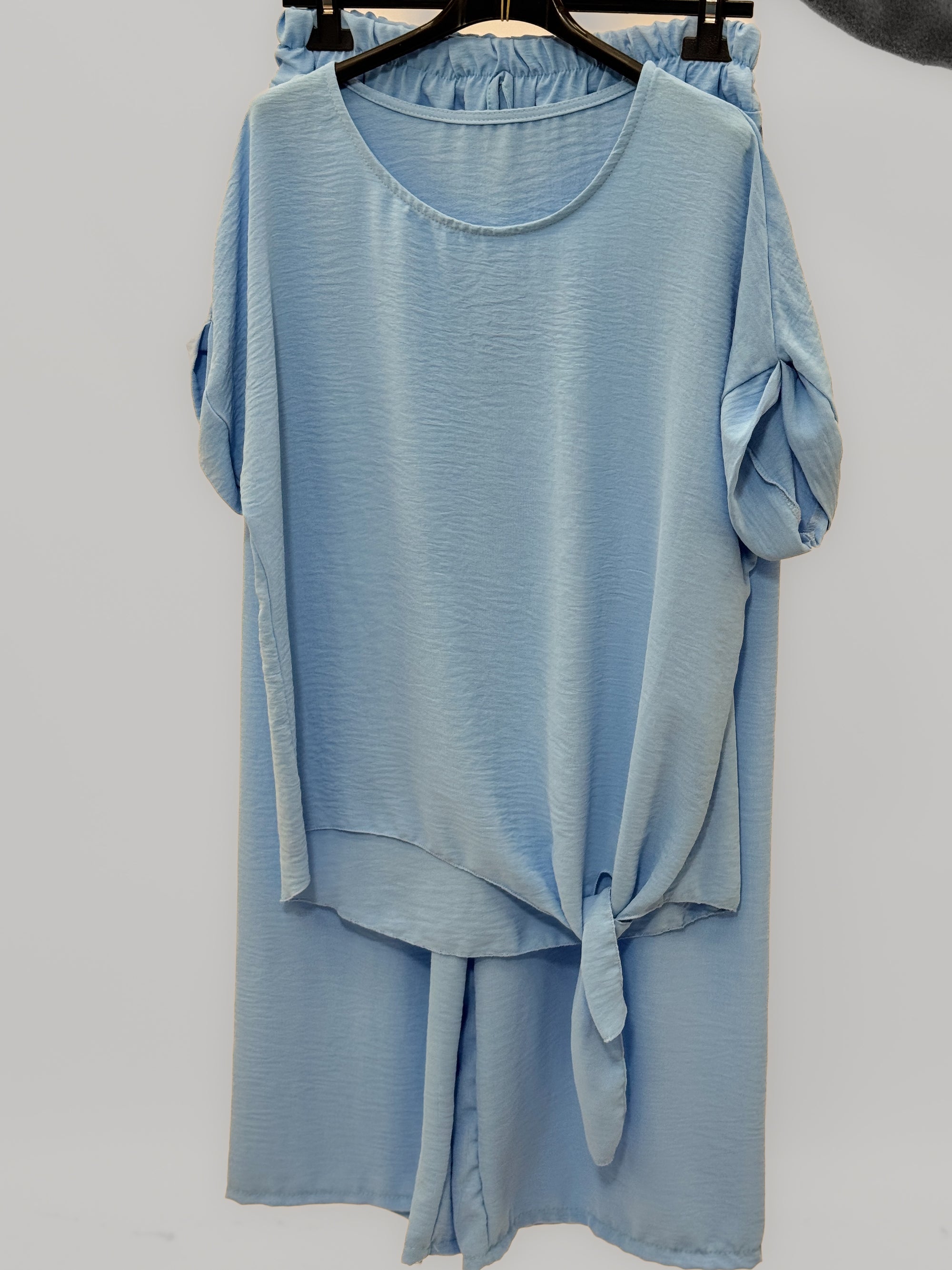Completo morbido con pantaloni palazzo e top relaxed