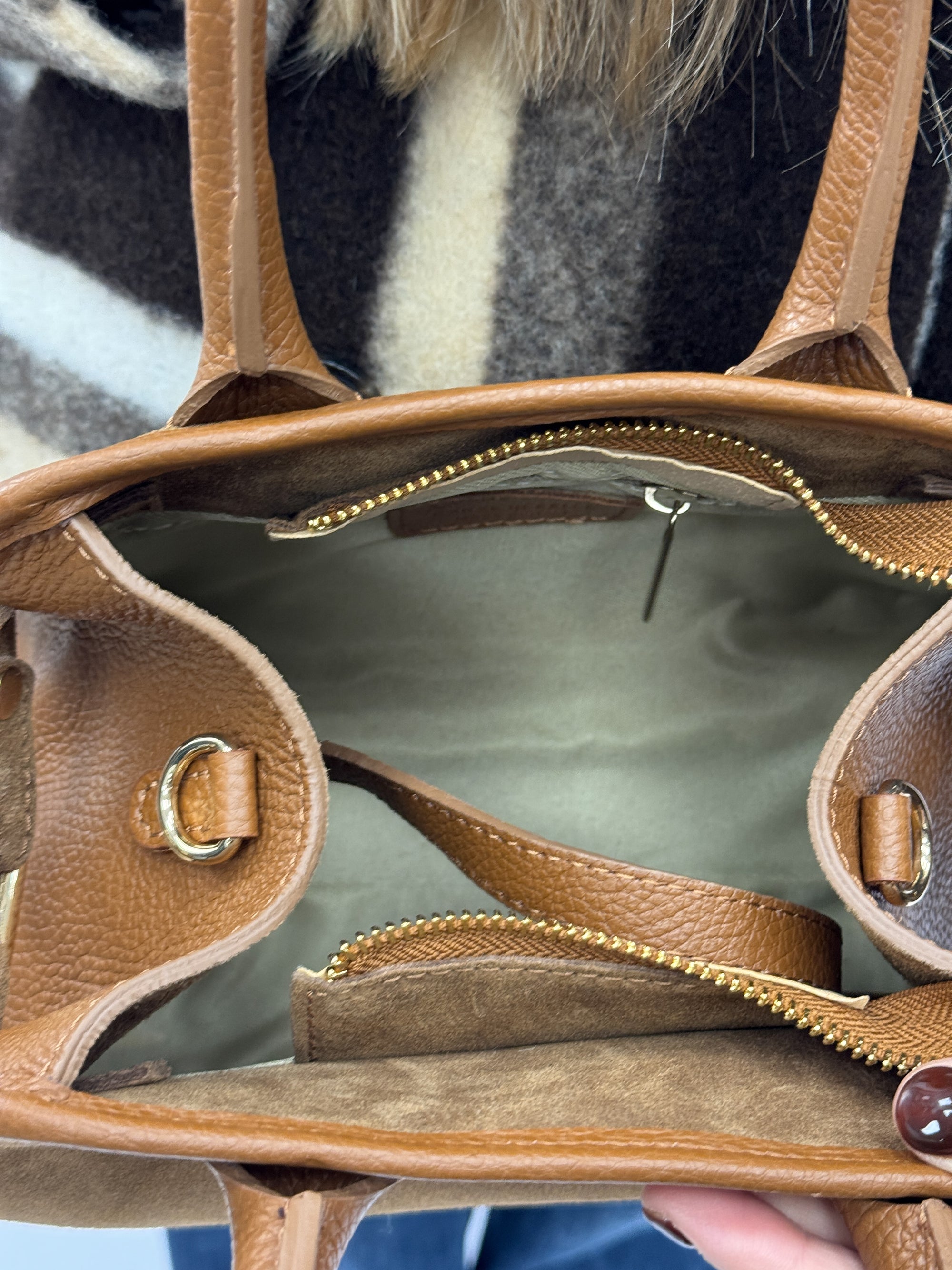 Borsa a Mano in Vera Pelle Scamosciata – Made in Italy