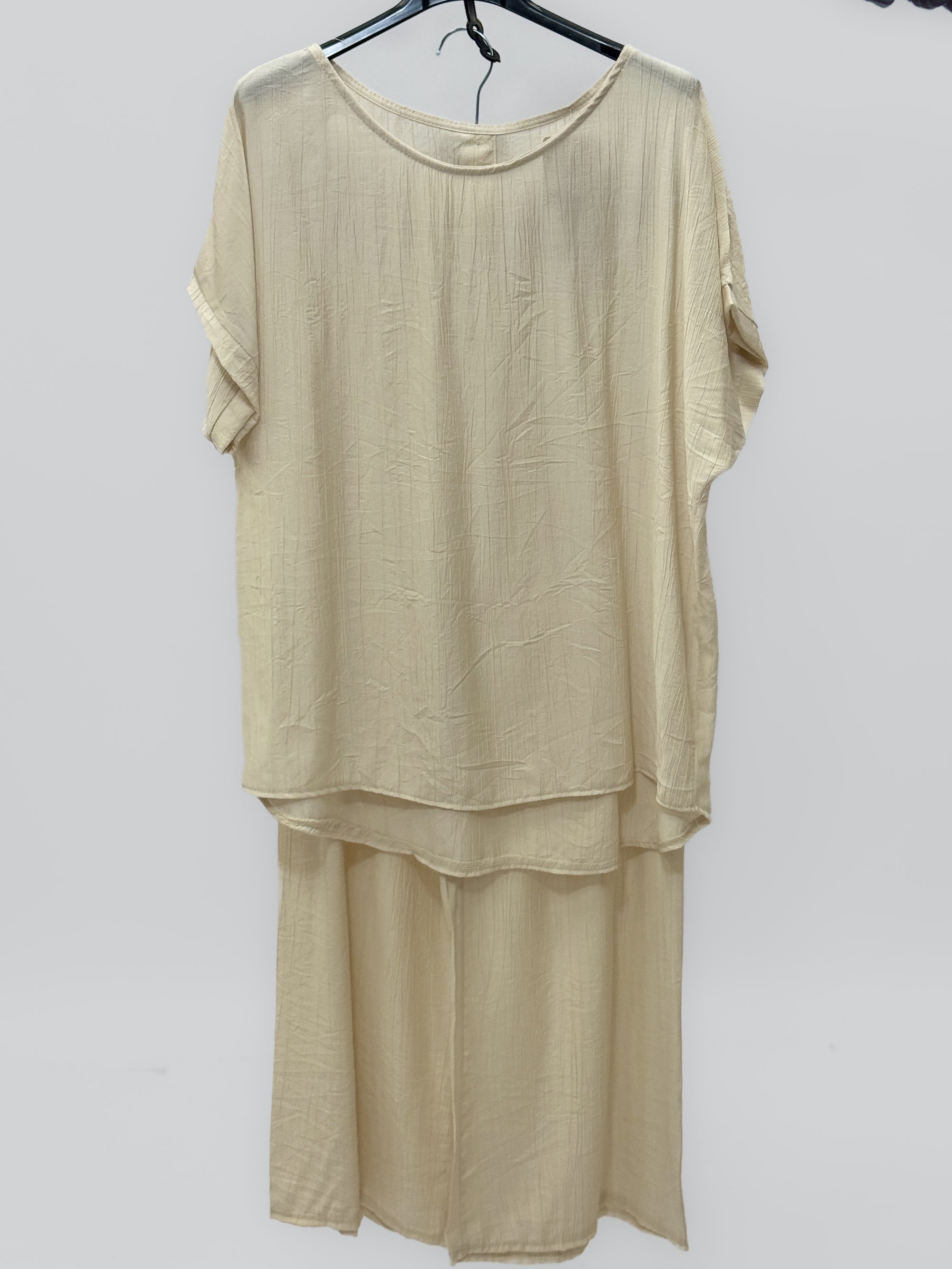 Completo fluido con top girocollo e pantalone ampio