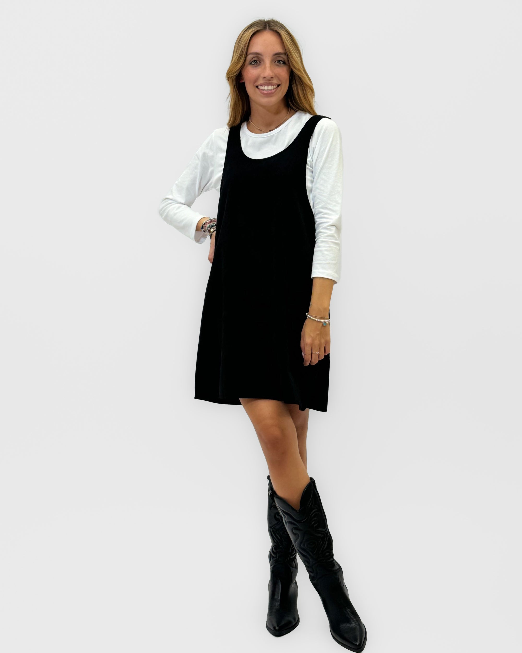Abito salopette in velluto con maglia in cotone