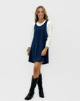 Abito salopette in velluto con maglia in cotone