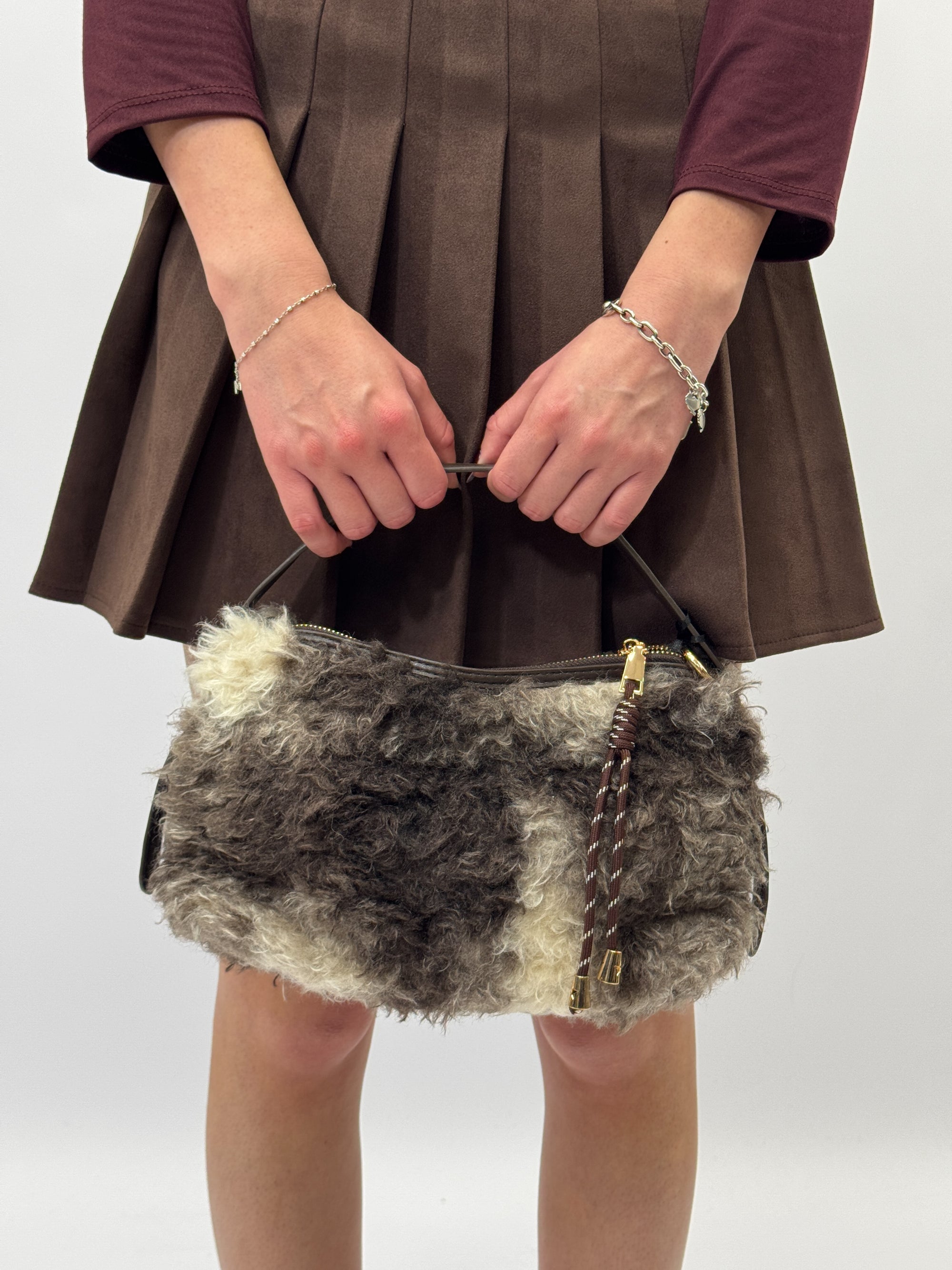 Borsa a mano in shearling effetto lana