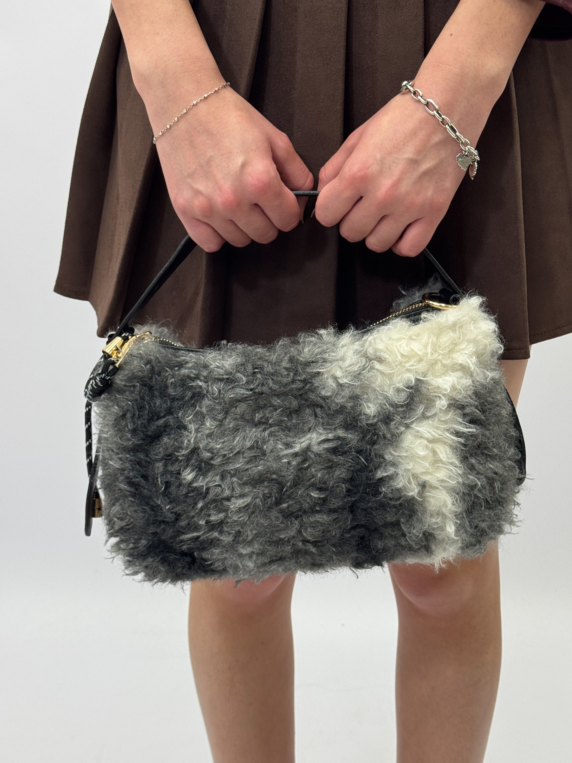 Borsa a mano in shearling effetto lana