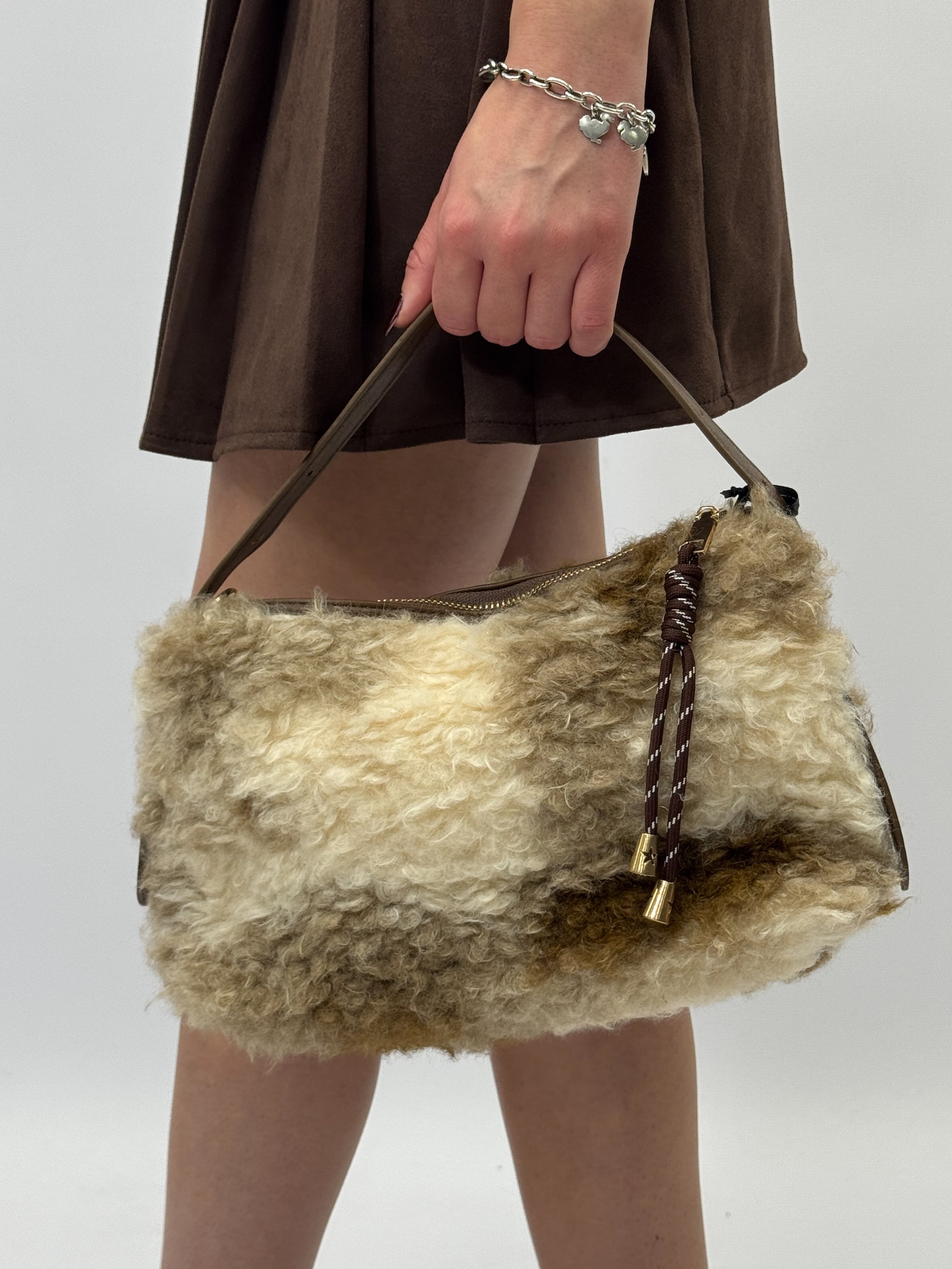 Borsa a mano in shearling effetto lana