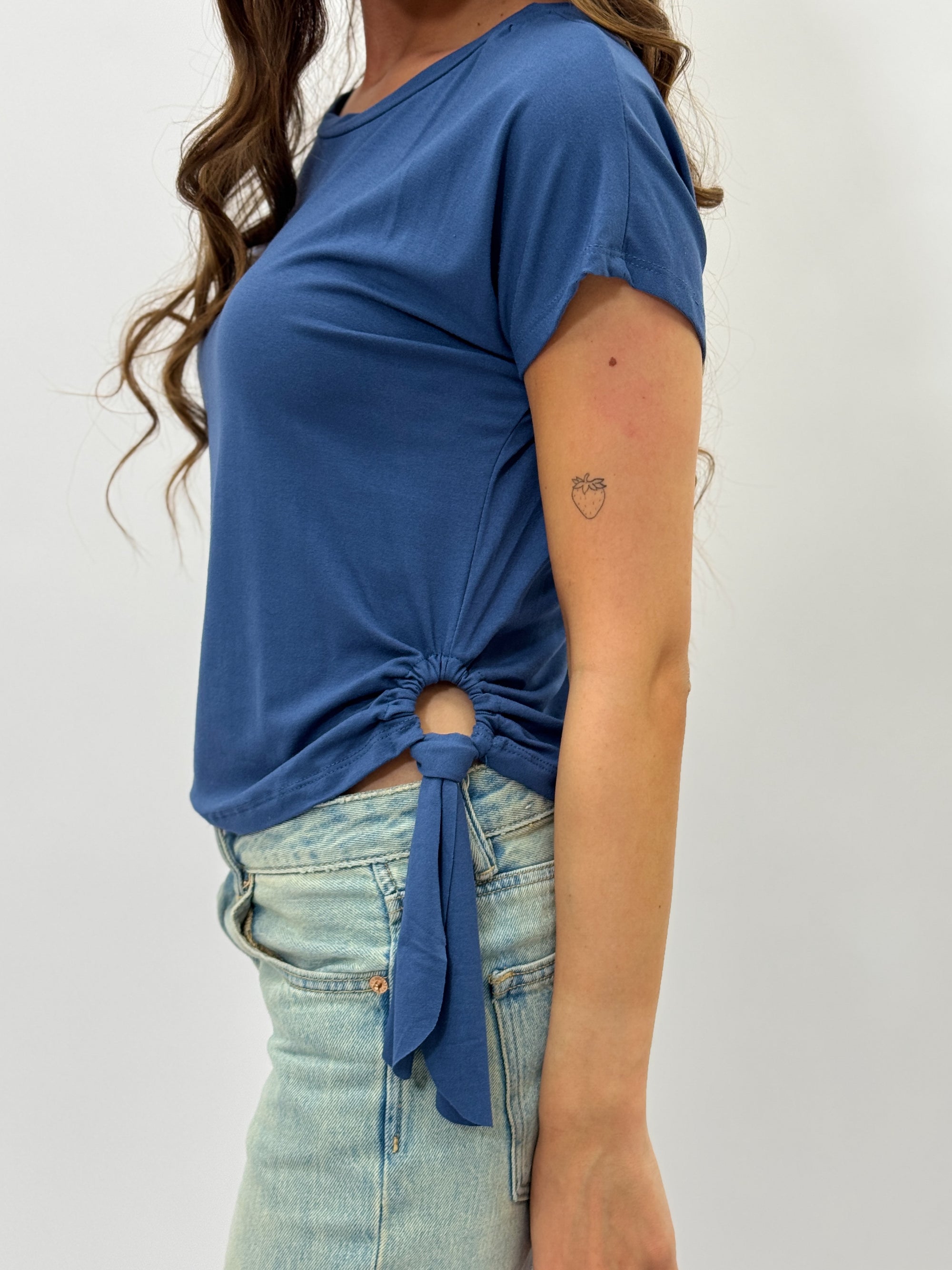 T-shirt a tinta unita con nodo