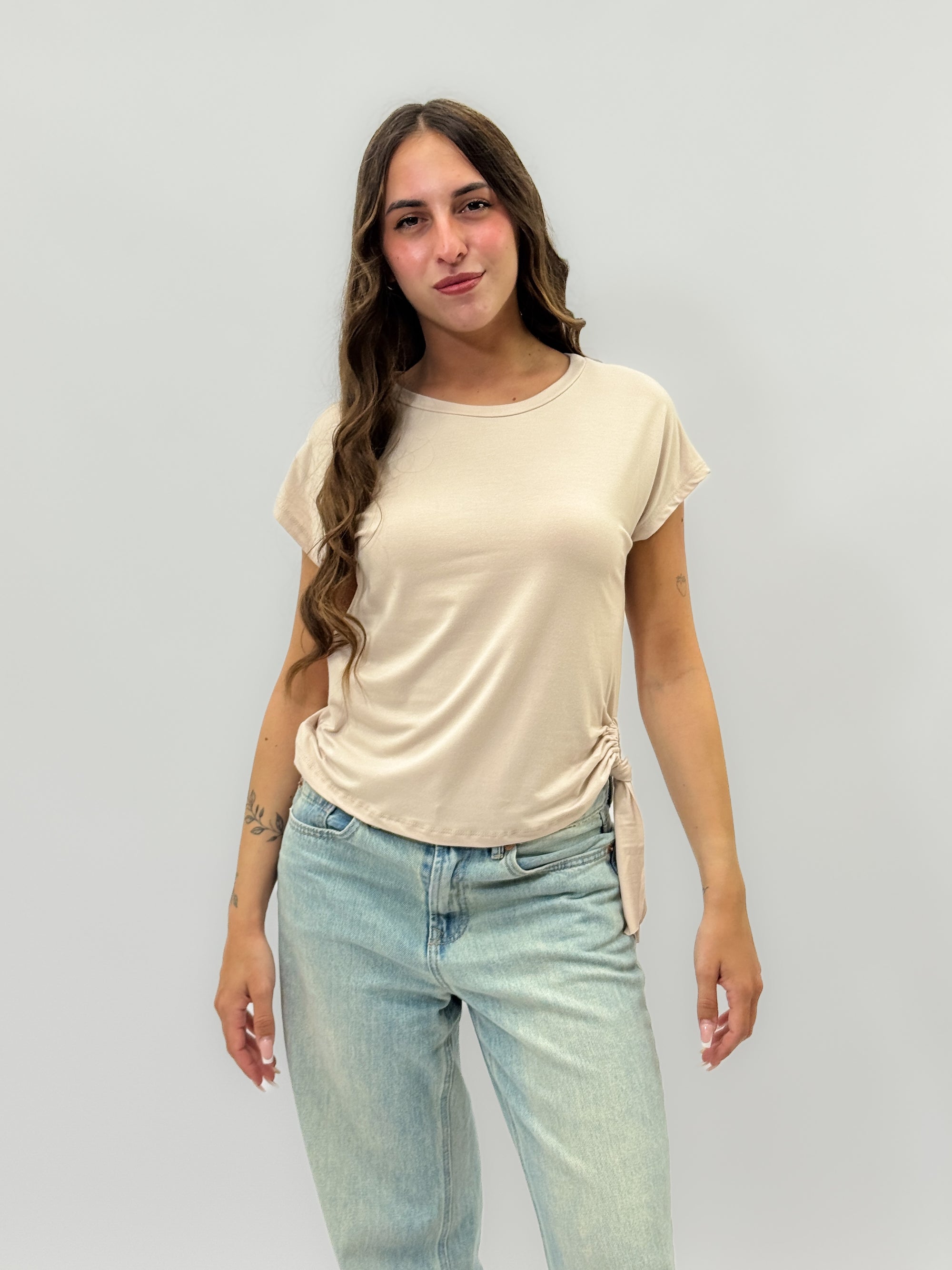 T-shirt a tinta unita con nodo