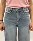 Jeans wide leg a vita alta con lavaggio chiaro