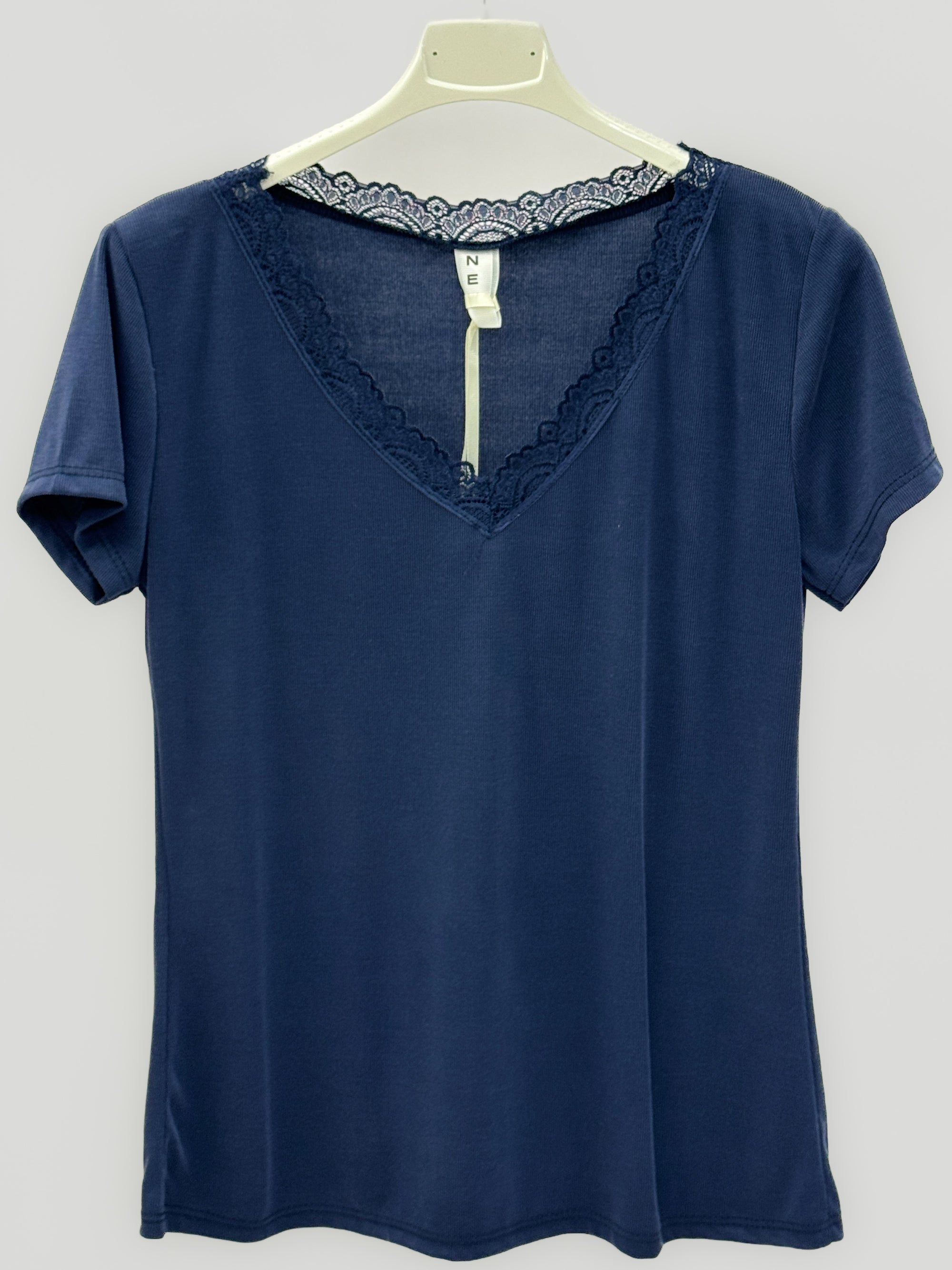 T-shirt con scollo a V e dettaglio in pizzo
