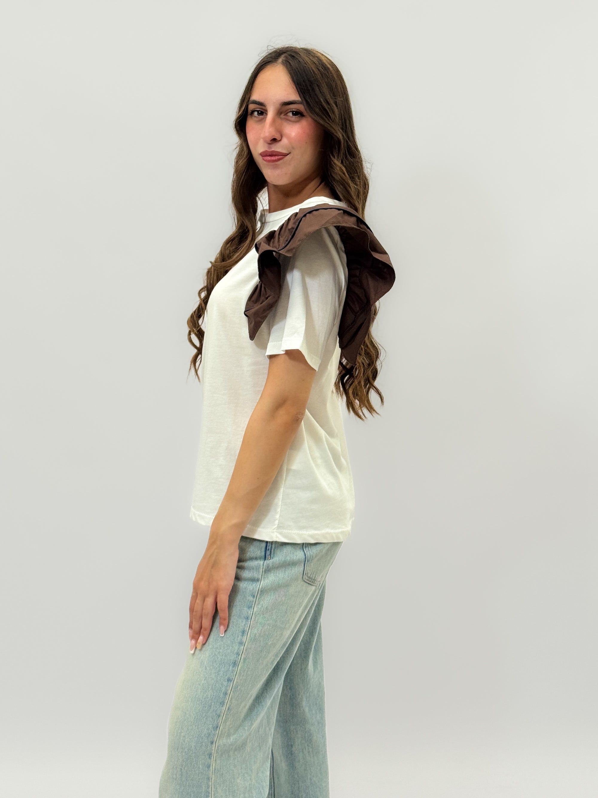 T-shirt con maniche volant