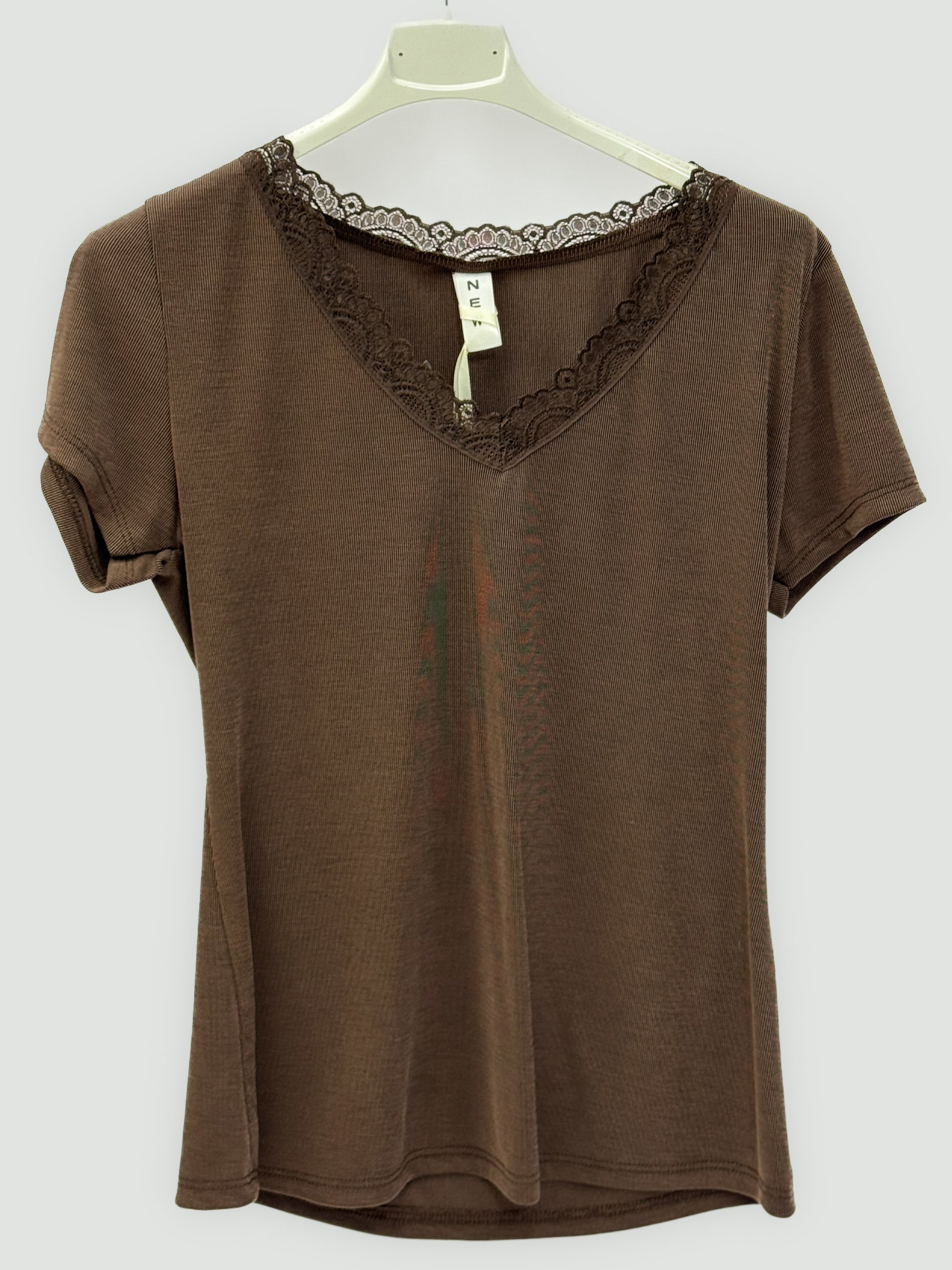 T-shirt con scollo a V e dettaglio in pizzo