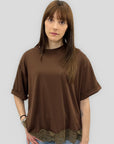 T-shirt con fondo in pizzo e vestibilità morbida