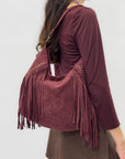 Borsa a spalla in suede con frange e borchie
